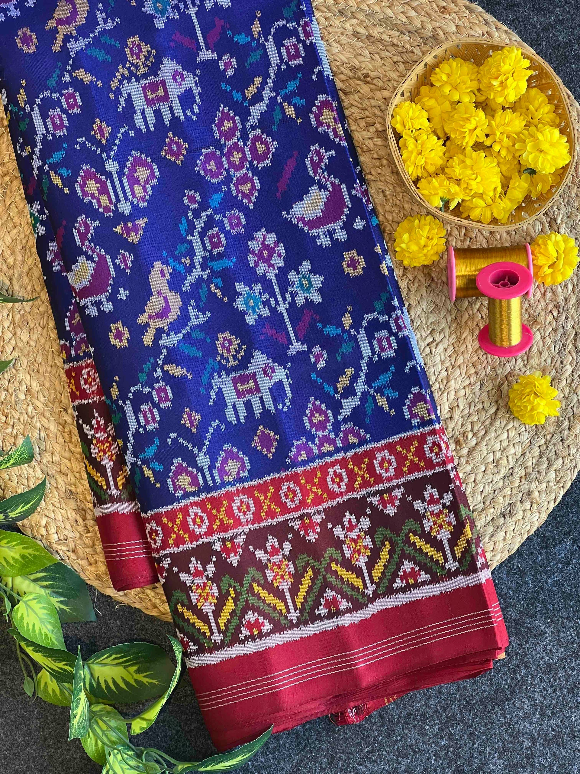 Motif Design Handwoven Patola Silk Saree Main image