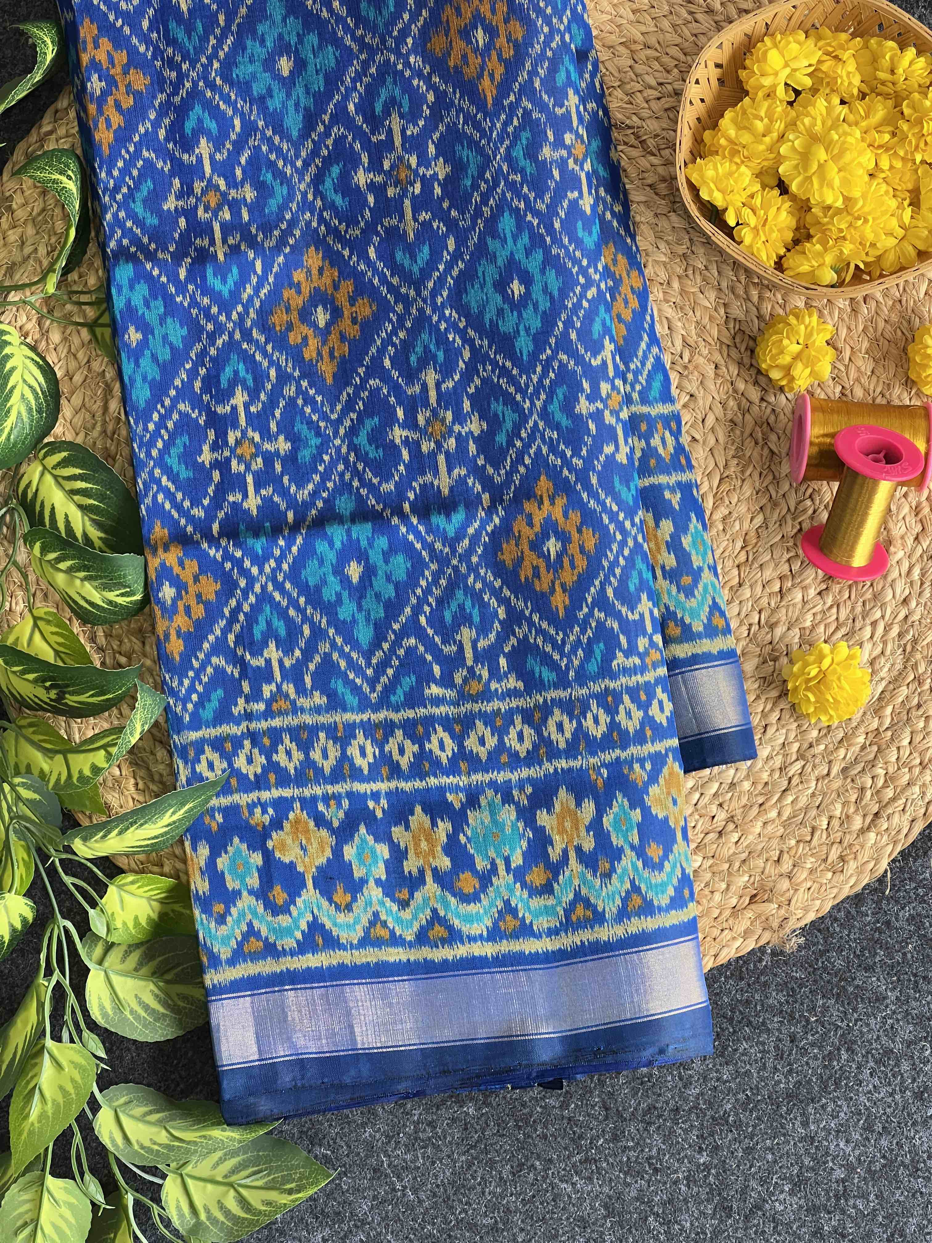 Panchanda Design Handwoven Patola Silk Saree Main image