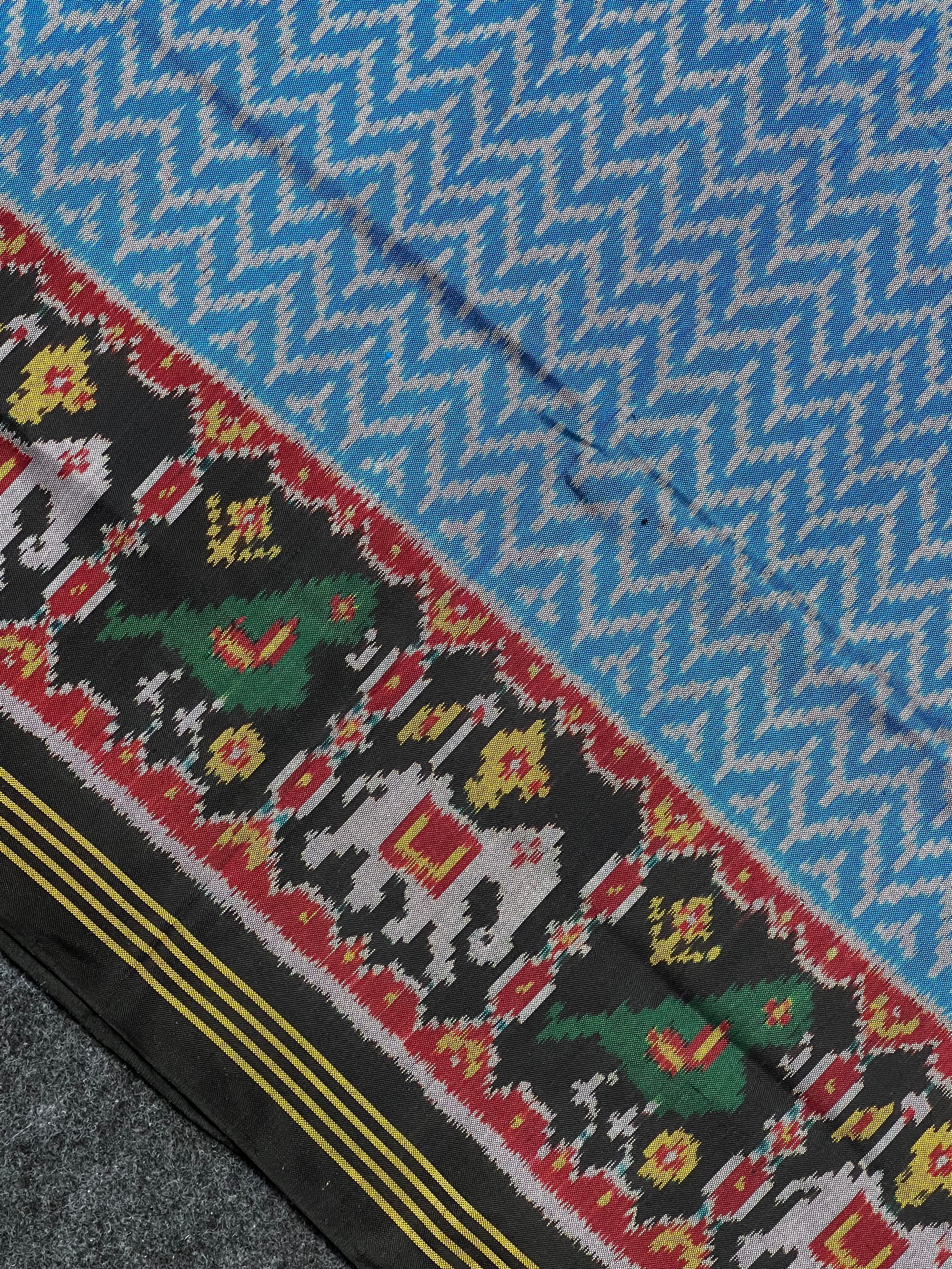 Laheriya Design Handwoven Patola Silk Saree