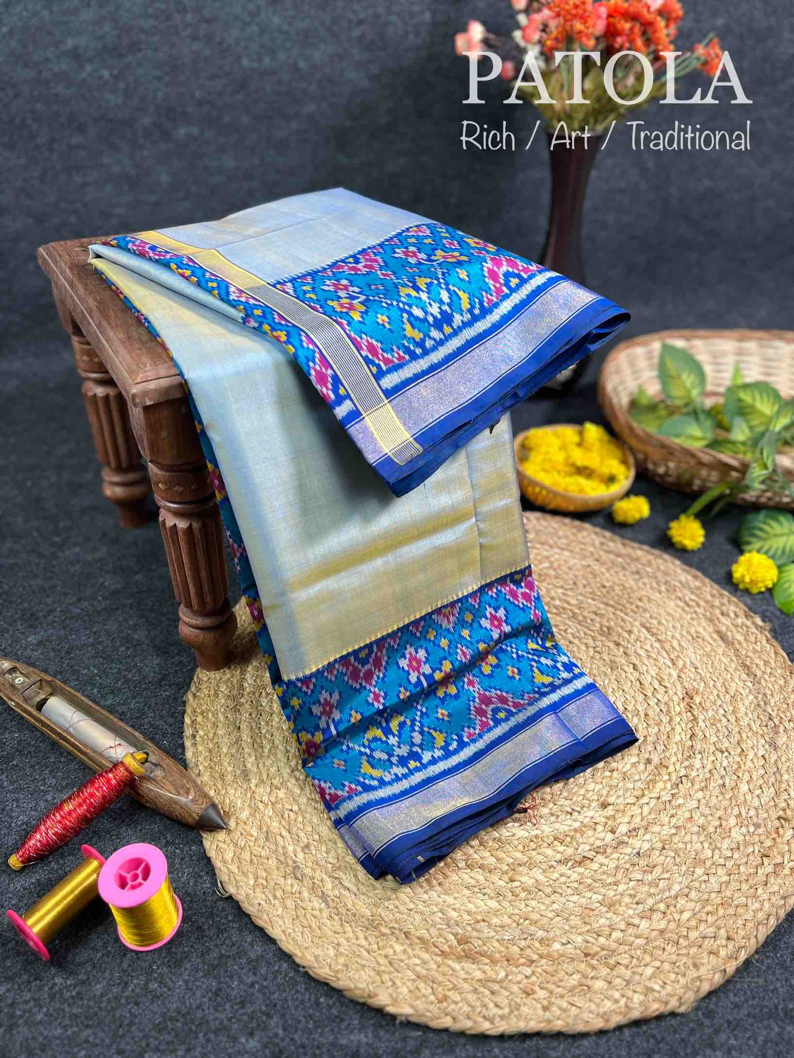 Handwoven Patola Silk Saree Plain Gala Border Main image