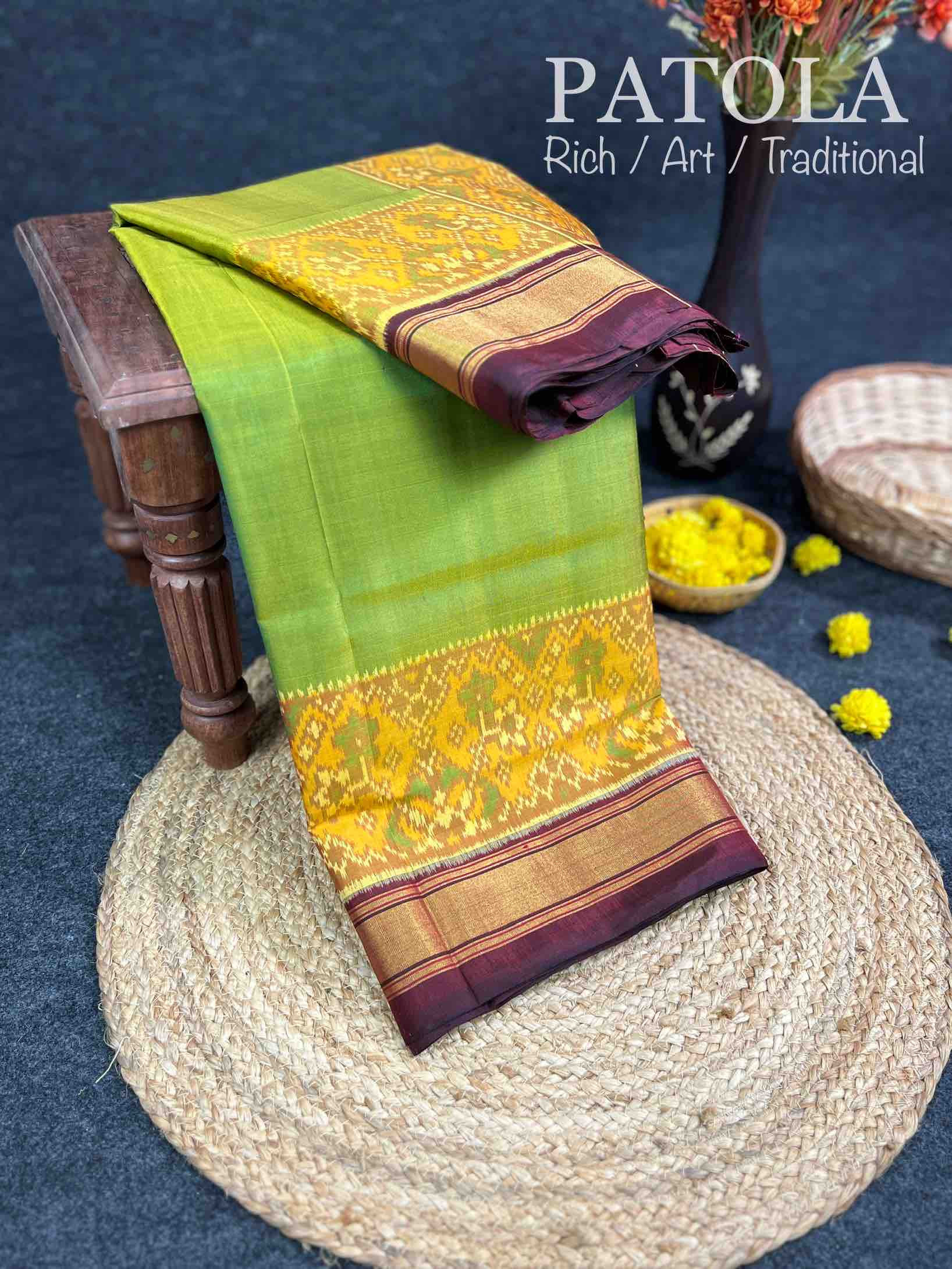 Handwoven Patola Silk Saree Plain Gala Border Main image