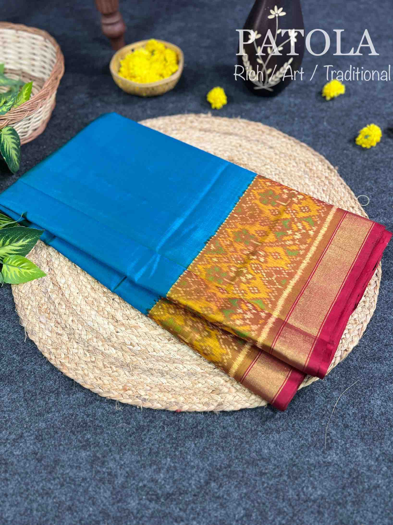 Handwoven Patola Silk Saree Plain Gala Border Secondary image