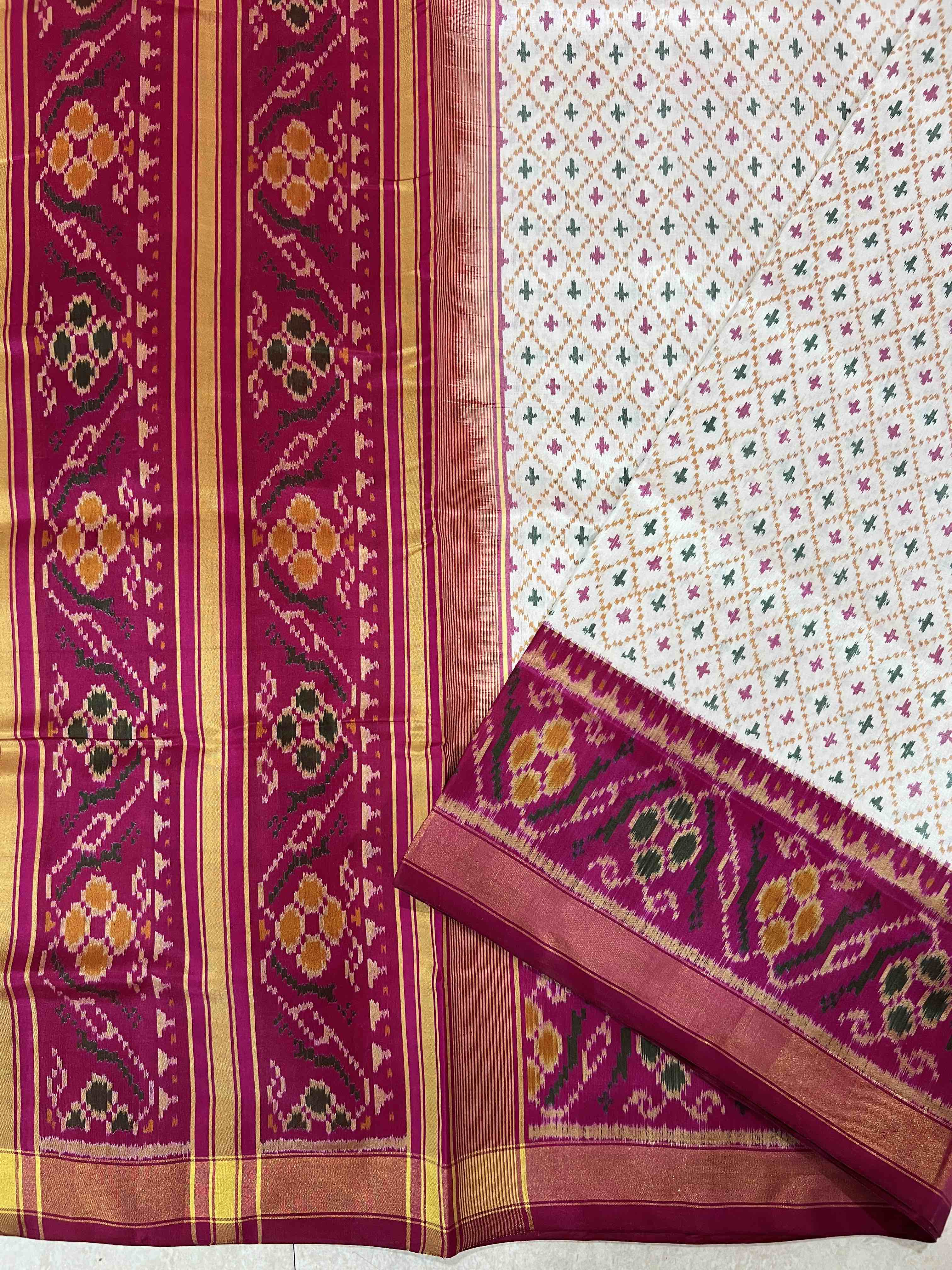 Handwoven Patola Silk Saree Traditional Daliya Bhat Secondary image