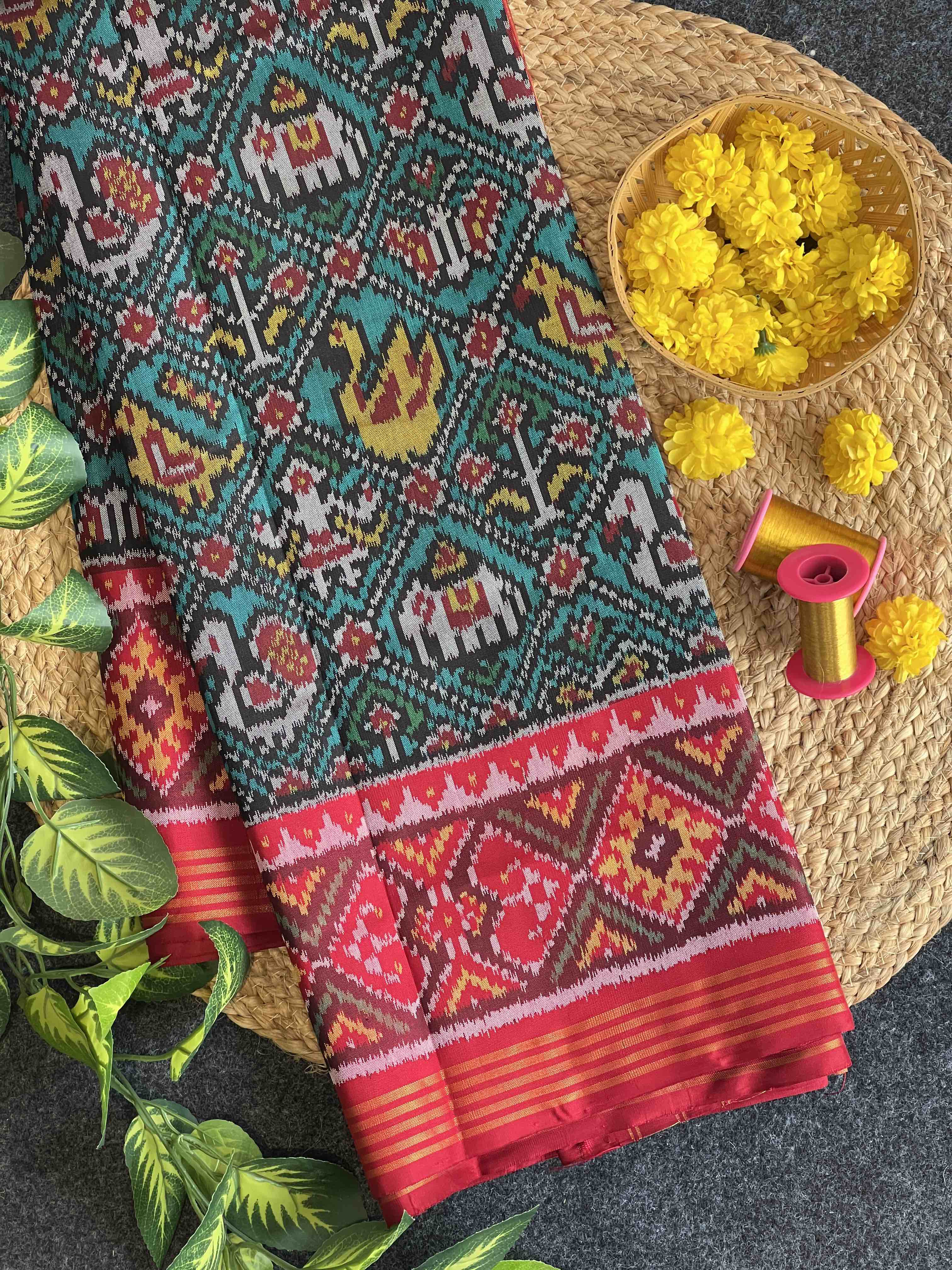 Handwoven Patola Silk Saree Narikunjan Design Main image