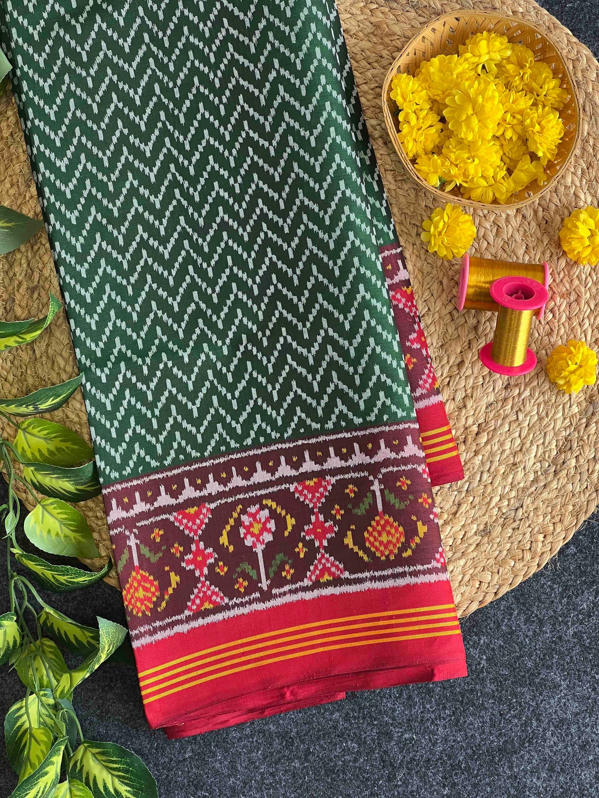 Laheriya Design Handwoven Patola Silk Saree Main image