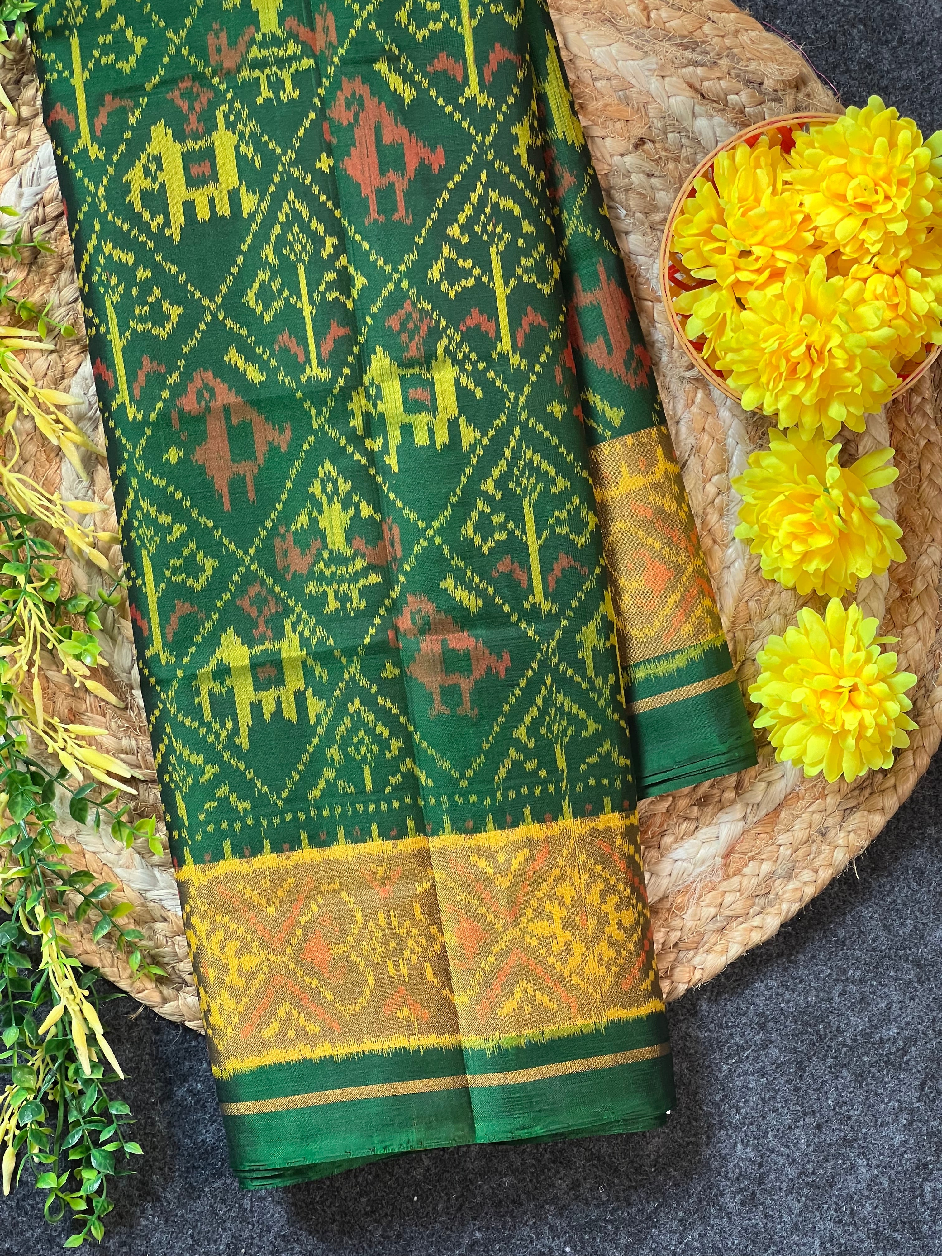 Narikunj Traditional Design Handwoven Patola Silk Saree Main image