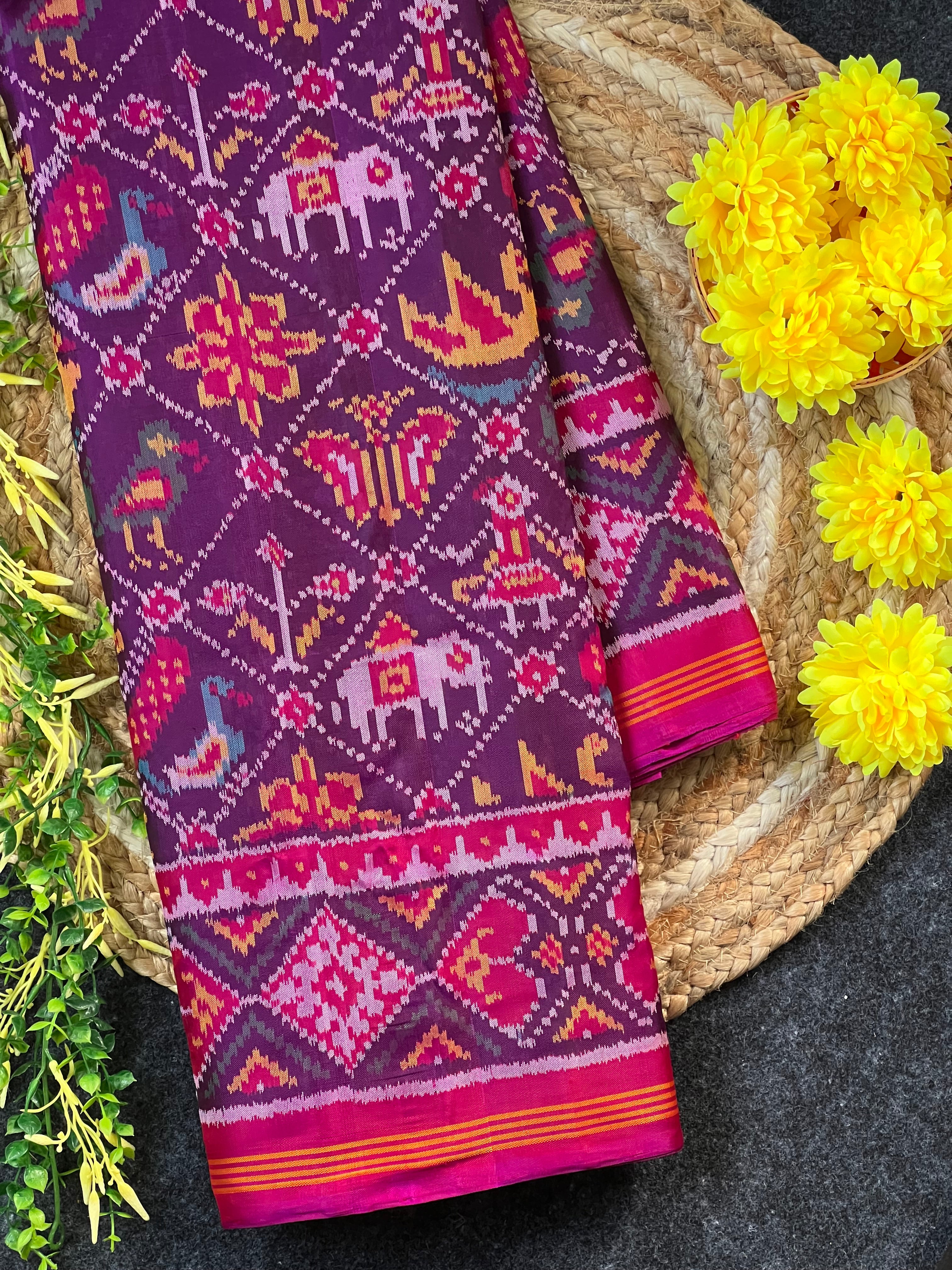 Narikunj Traditional Design Handwoven Patola Silk Saree Main image