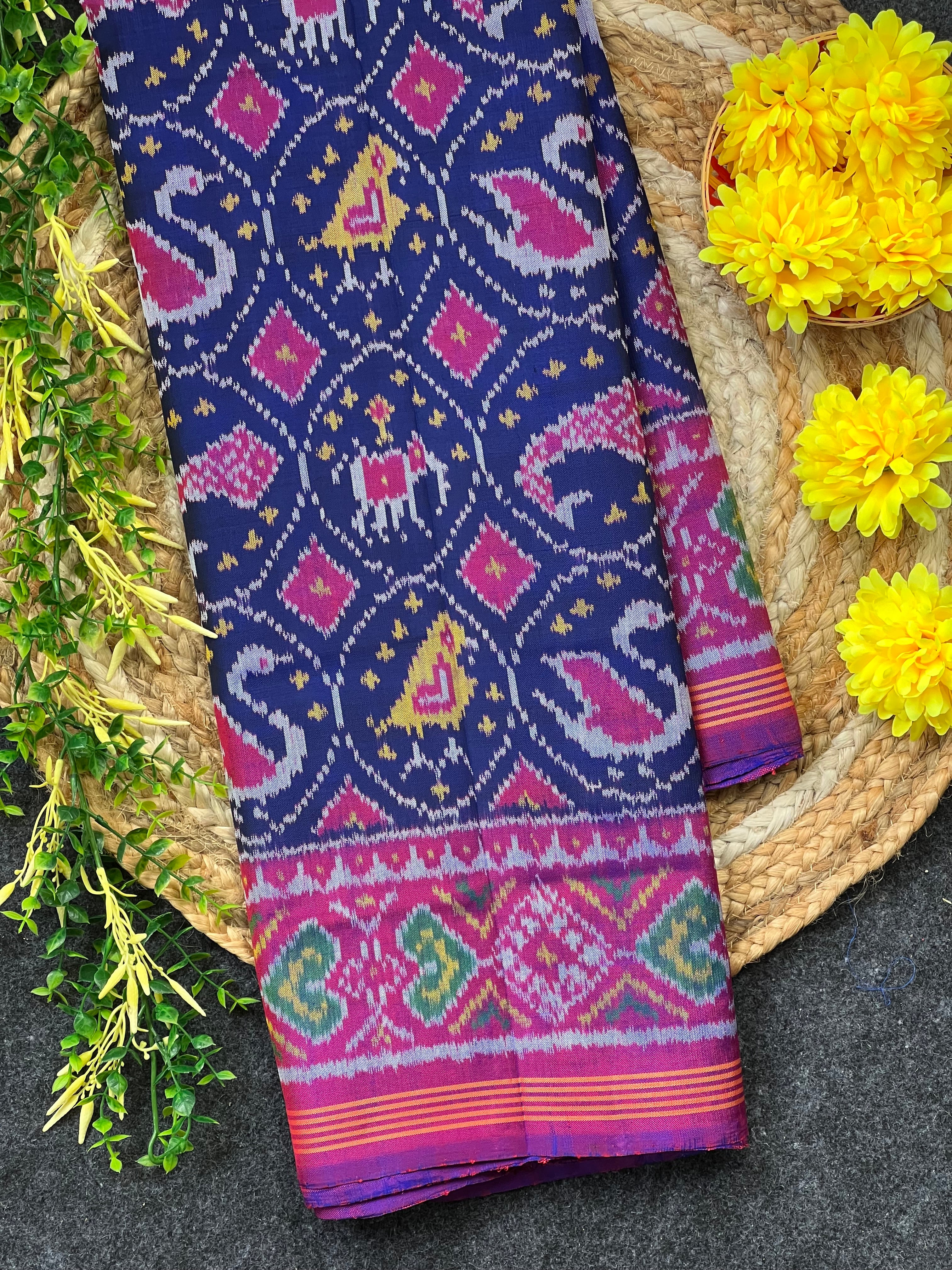 Motif Design Handwoven Patola Silk Saree Main image