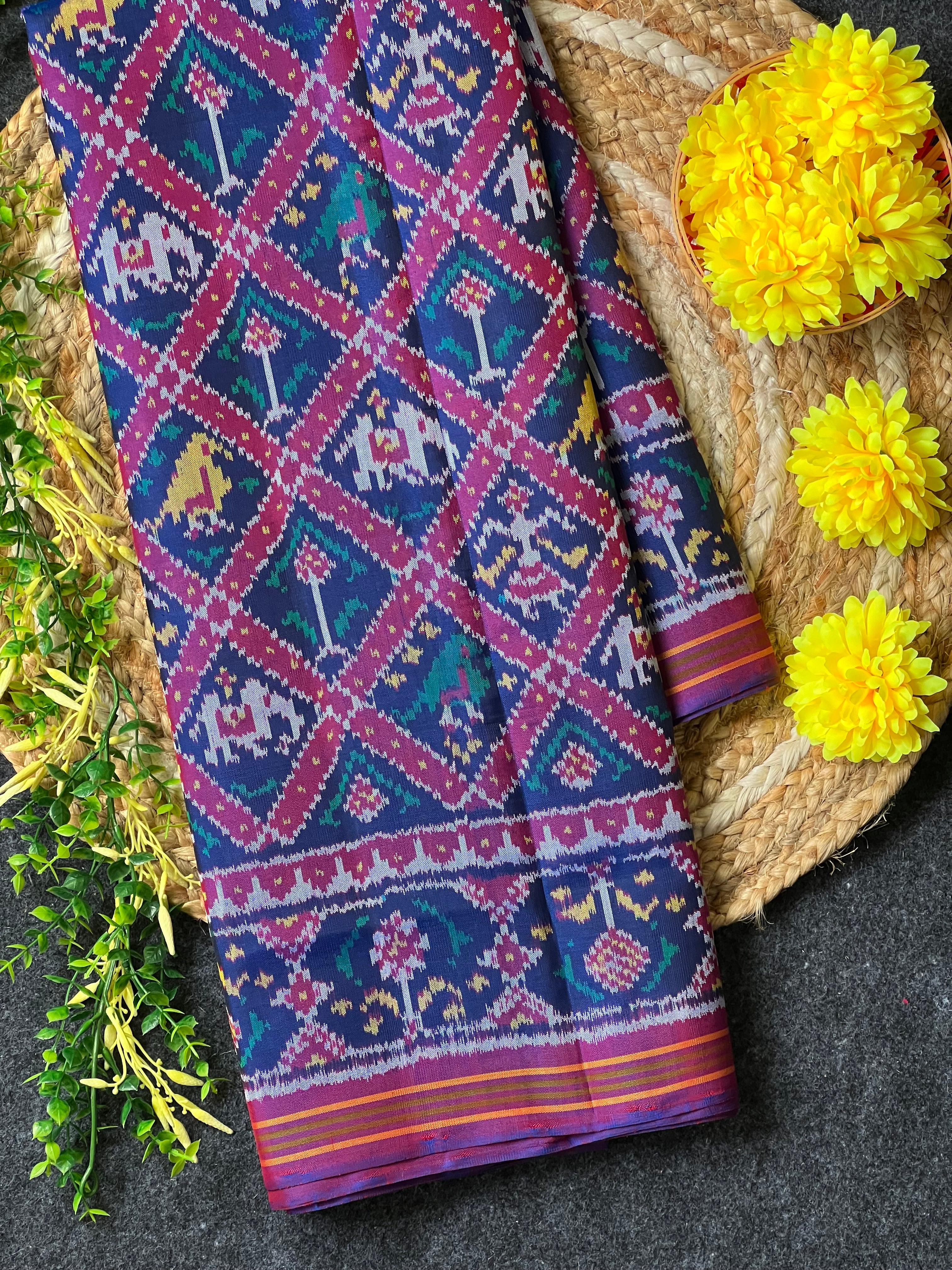 Pink Manekchowk Design Handwoven Patola Silk Saree Main image