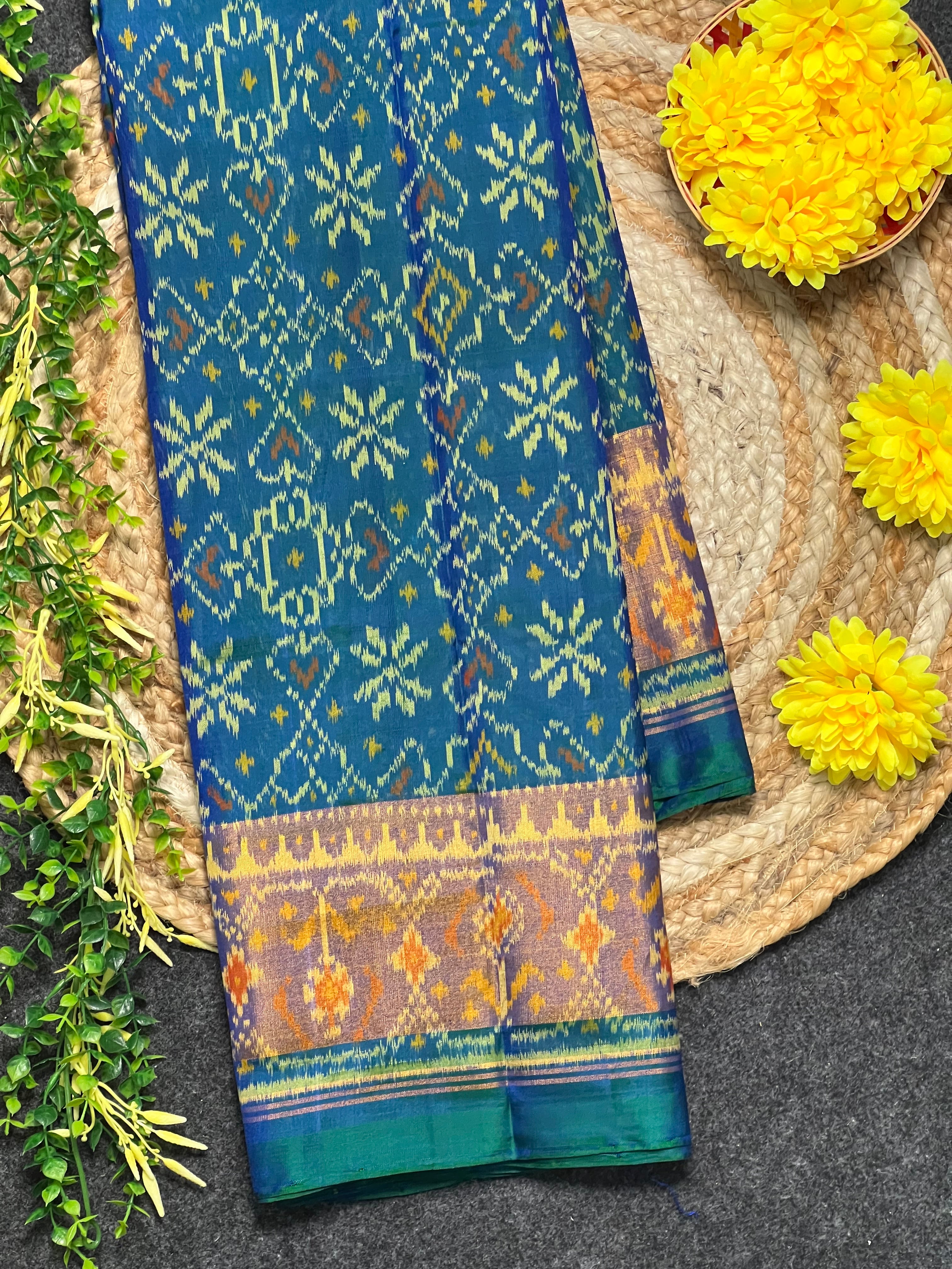 Fusion Design Handwoven Patola Silk Saree Main image
