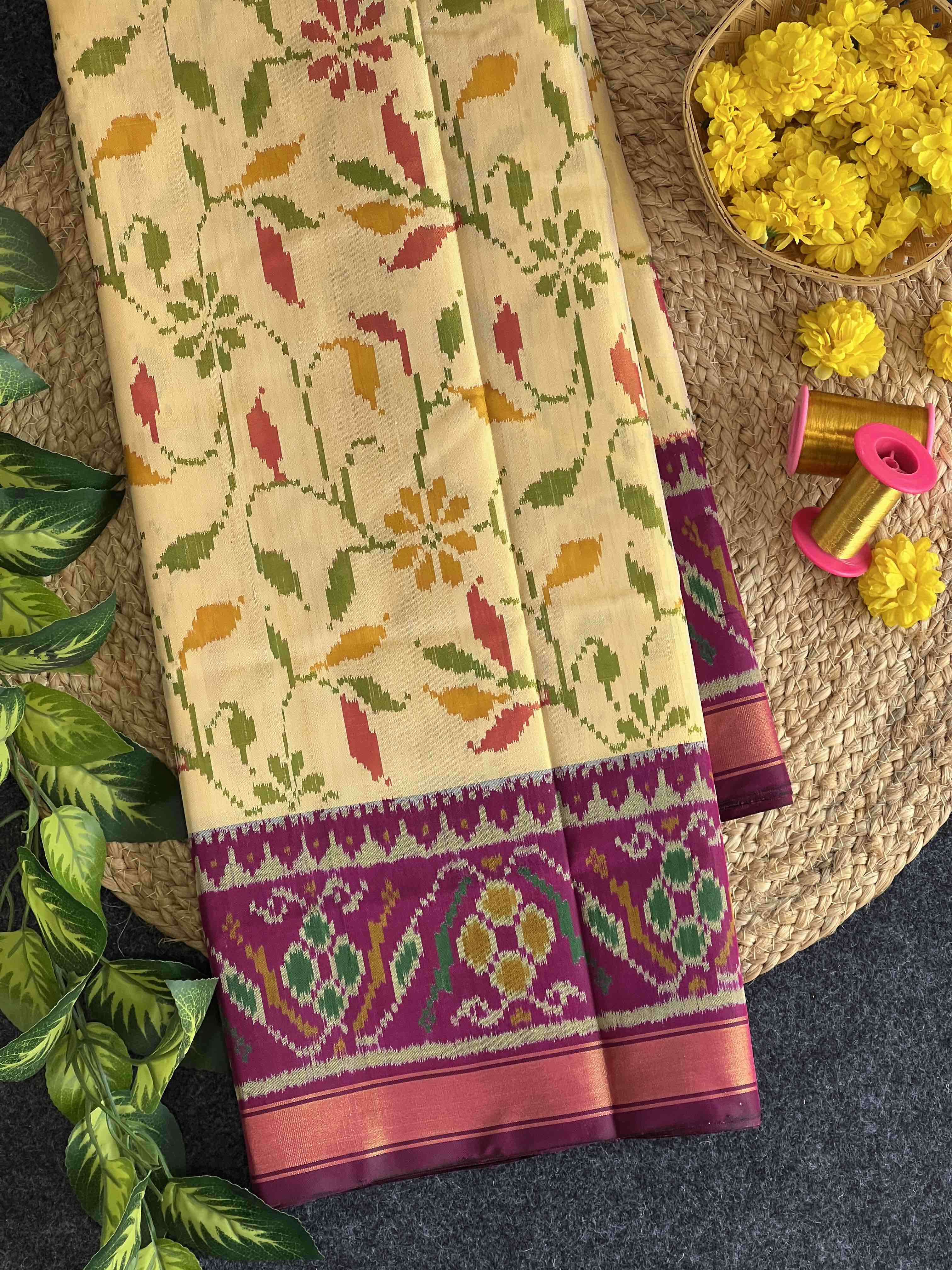 Flower Design Handwoven Patola Silk Saree Main image