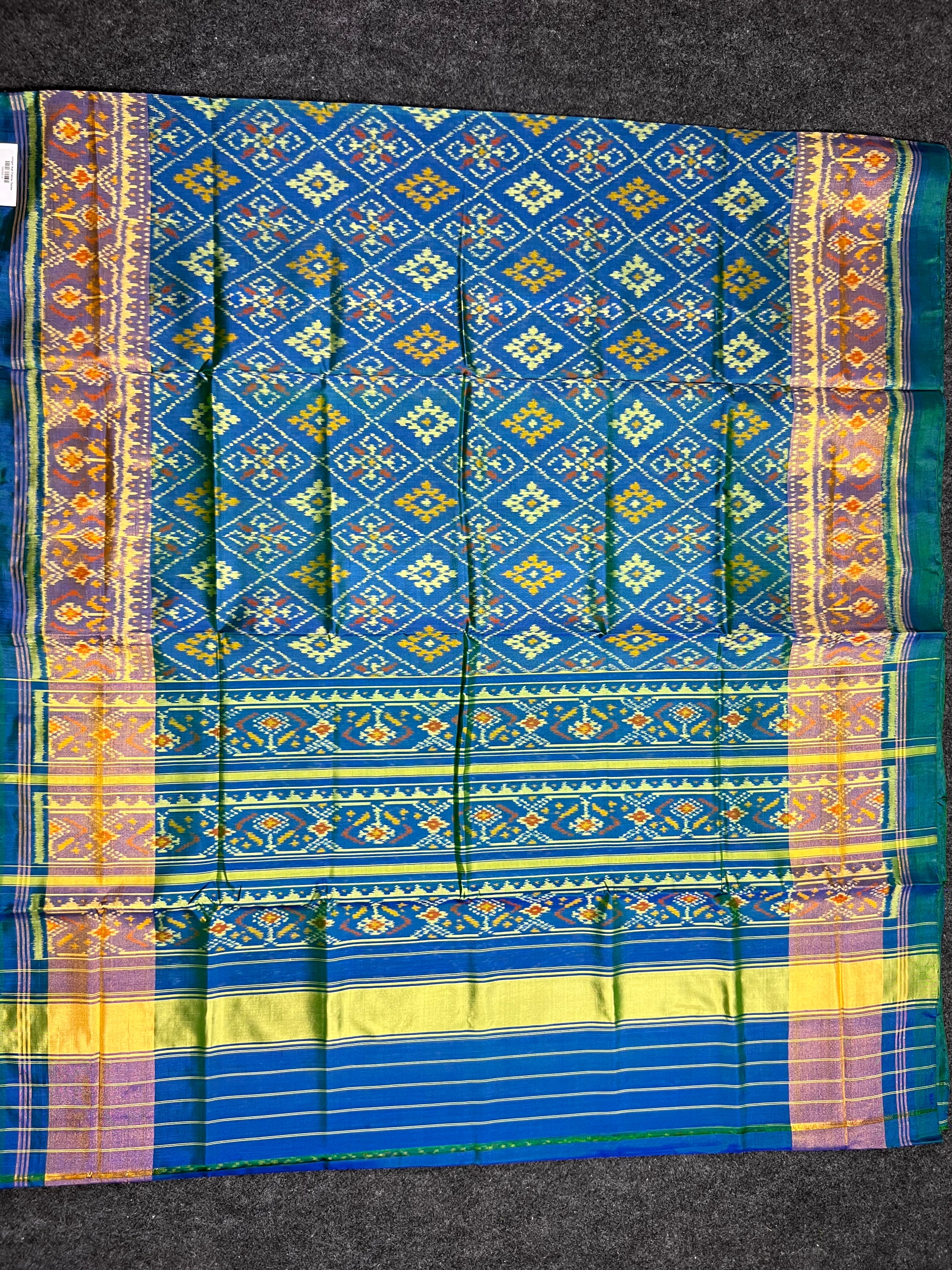 Royal Blue Pan-Chanda Traditional Design Handwoven Patola Silk Saree Secondary image