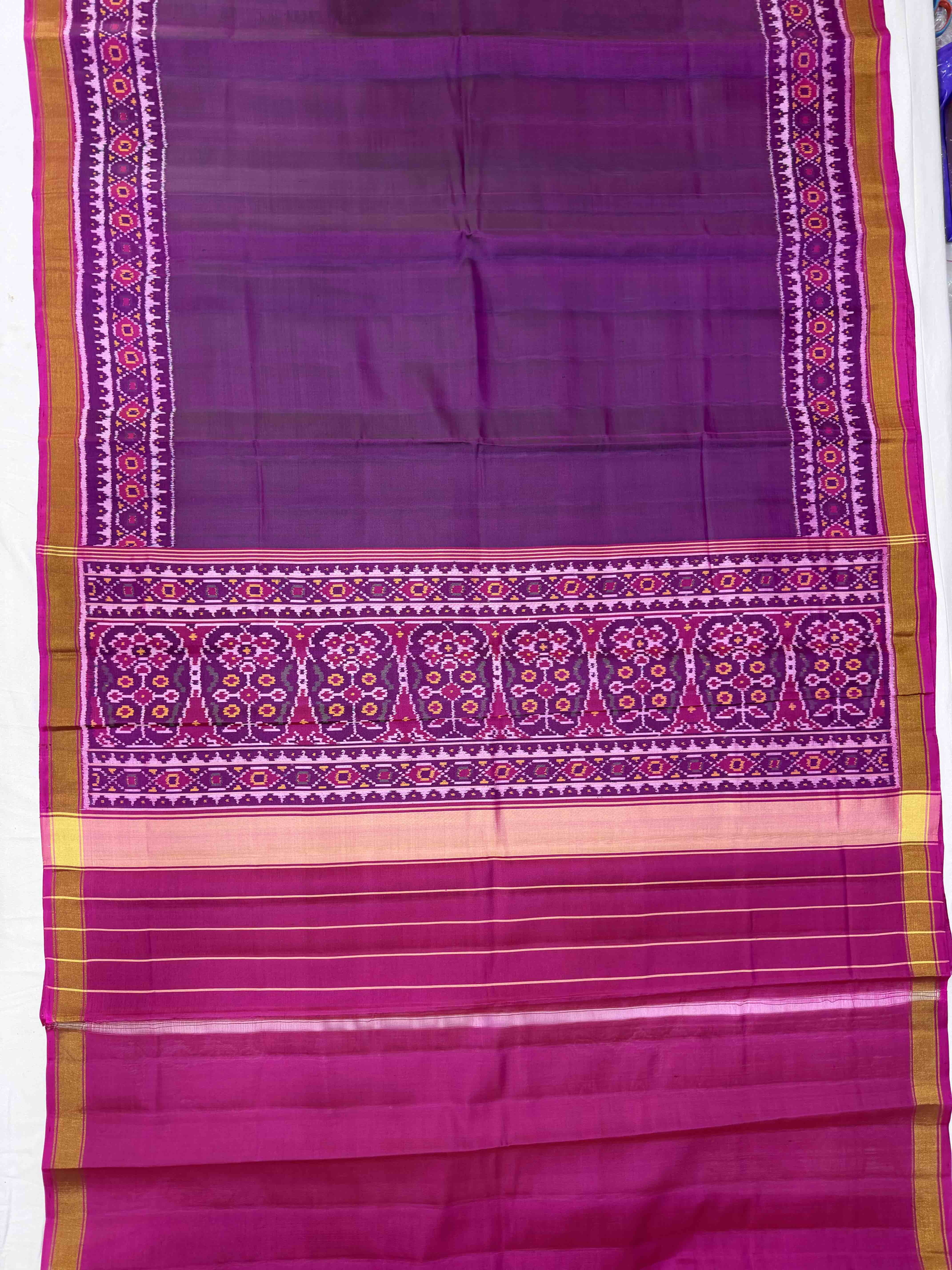 Plain gala Border Handwoven Patola Silk Saree Secondary image