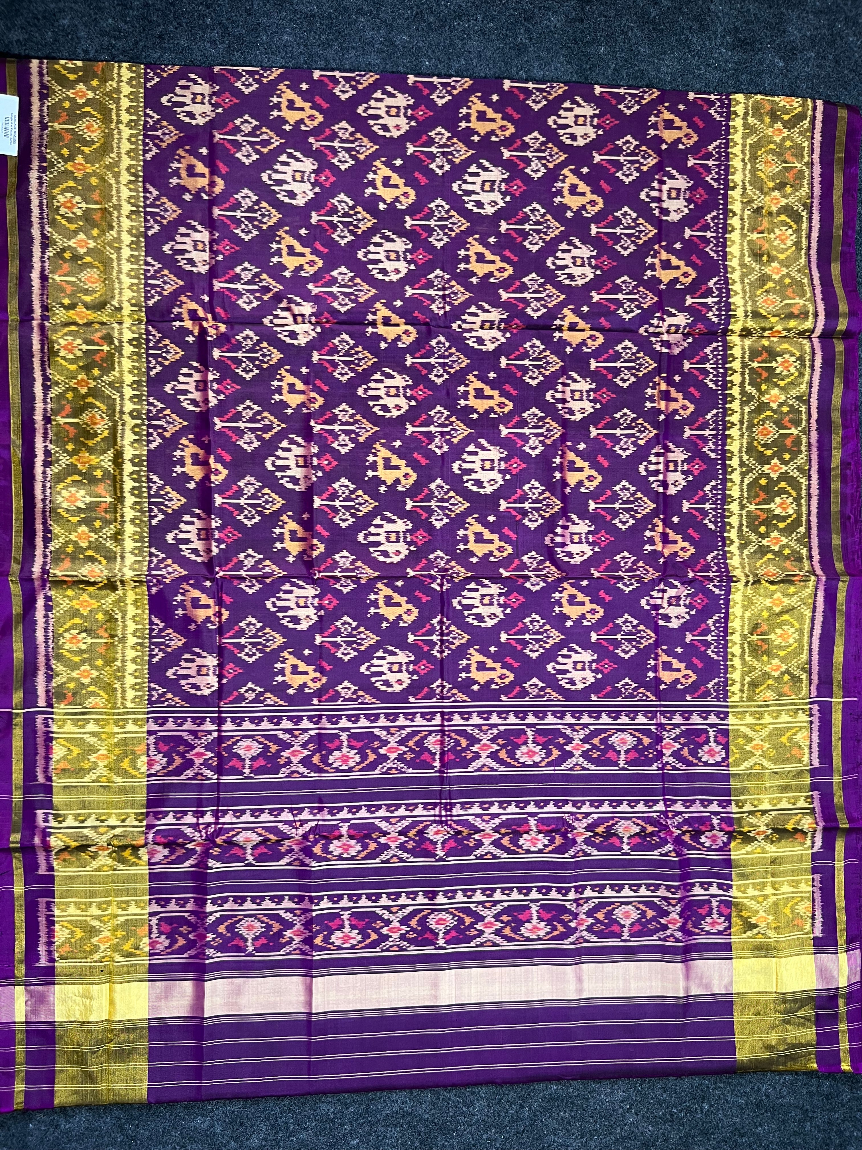 Magenta Motif Tradition Design Handwoven Patola Silk Saree Secondary image