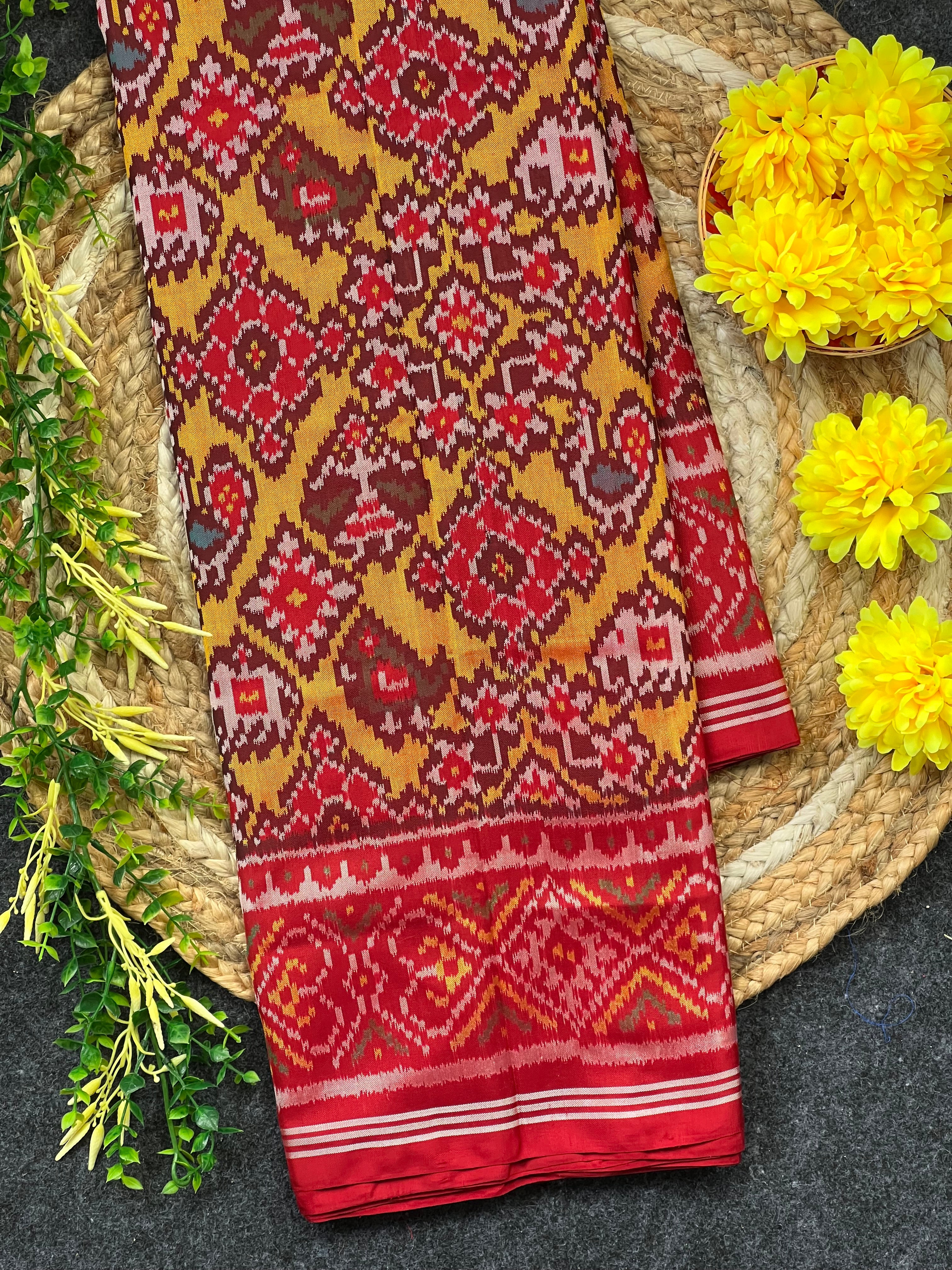 Fusion Traditional Design Handwoven Patola Silk Saree Main image