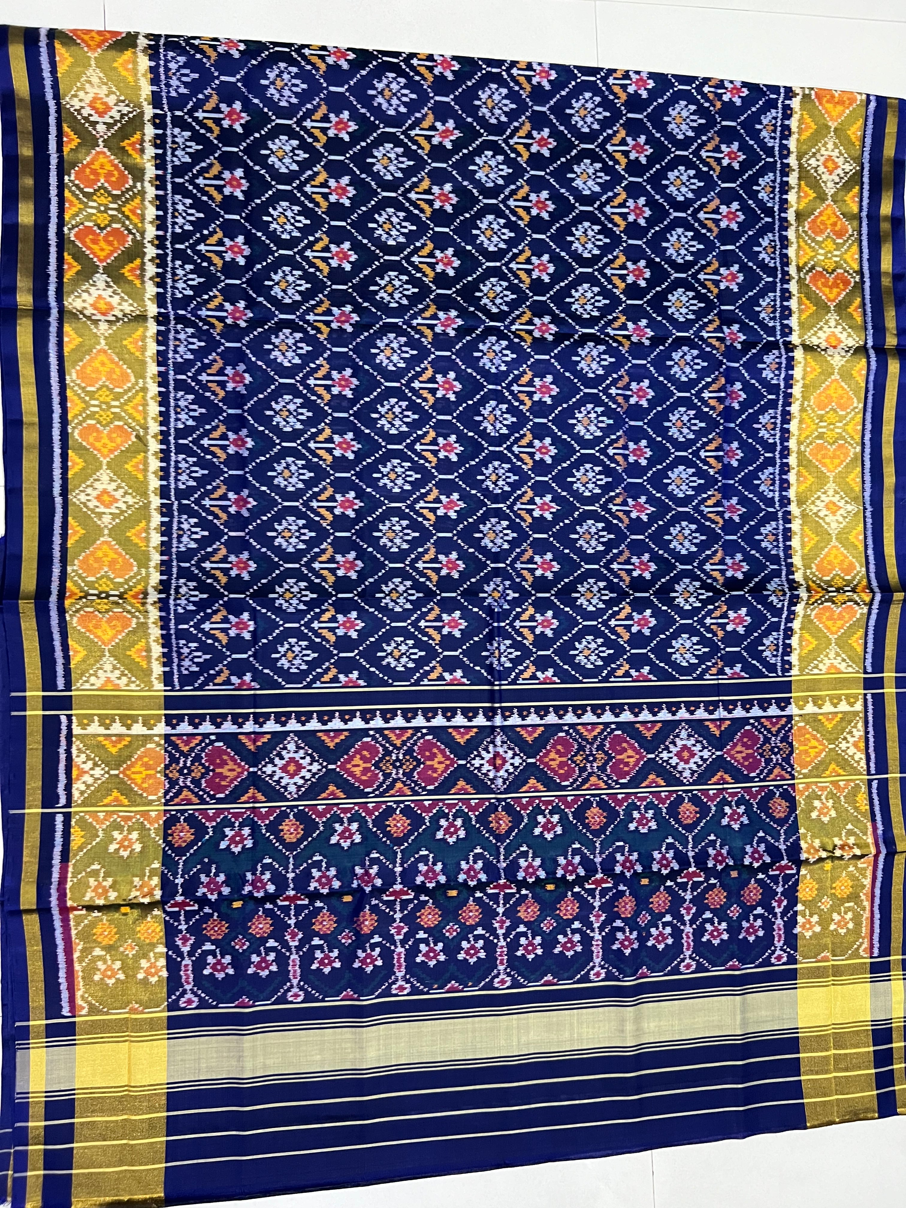 Flower Design Handwoven Patola Silk Saree Secondary image