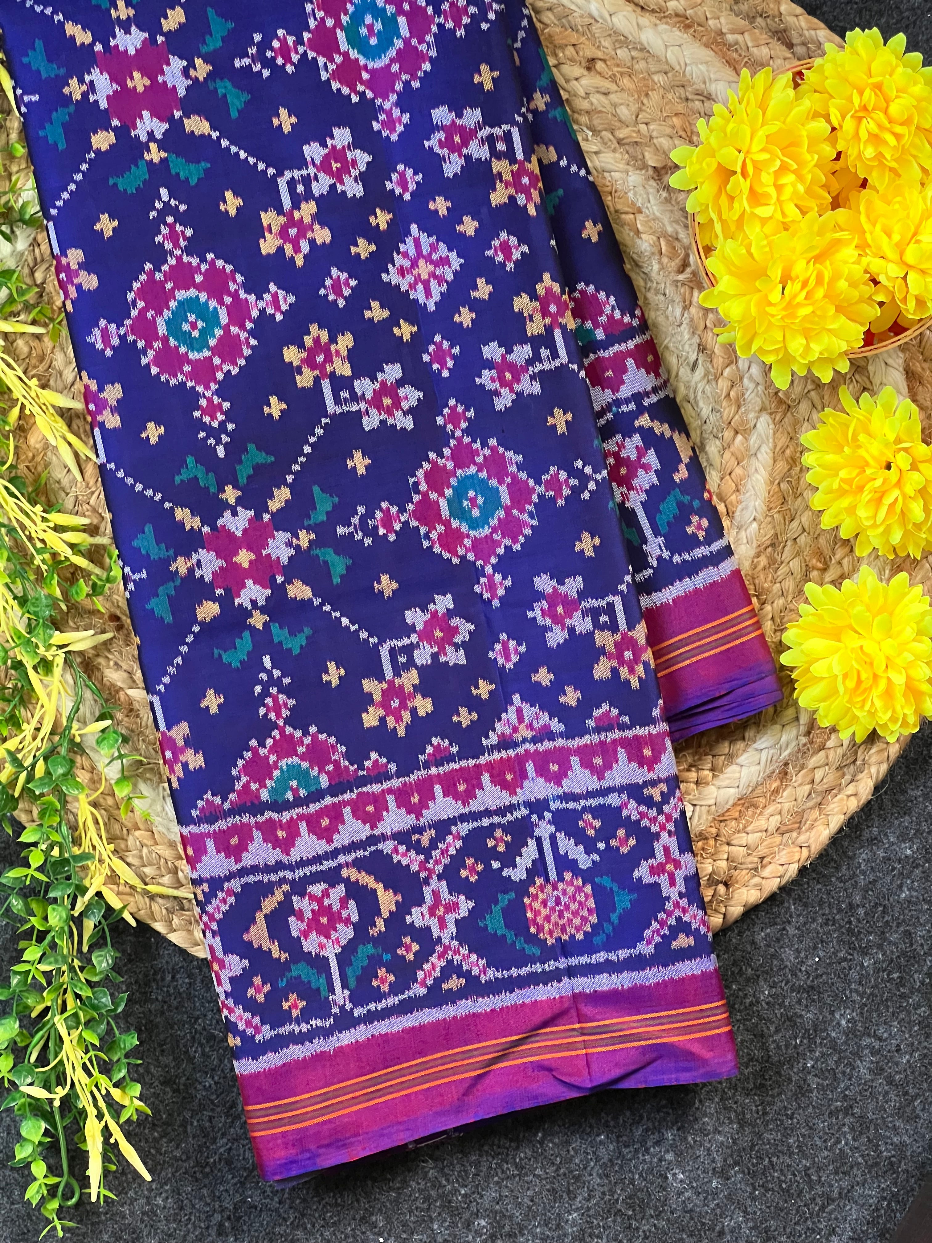 Navratna Traditional Design Handwoven Patola Silk Saree Main image