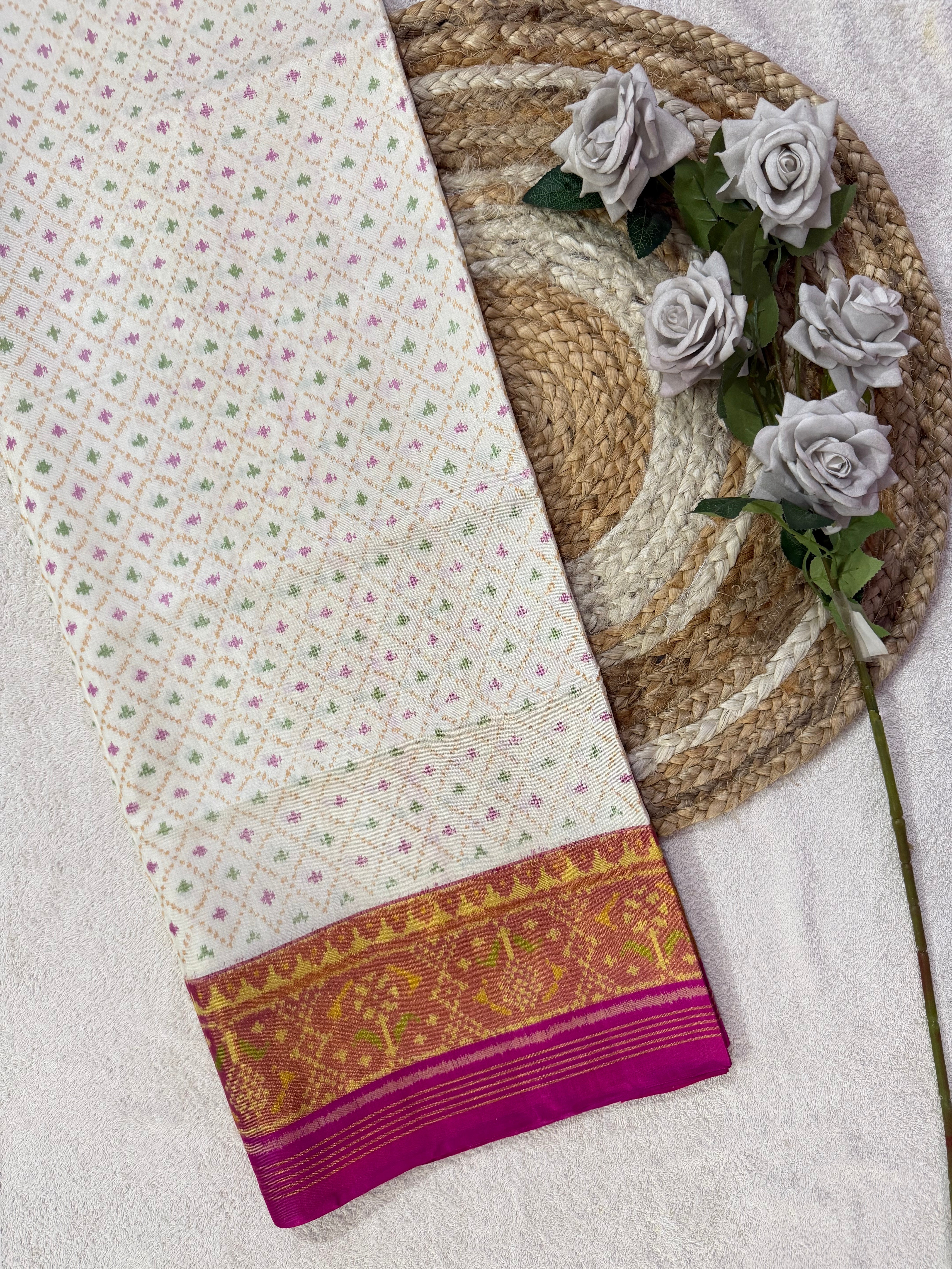 White Daliyabhat Traditional Design Handwoven Patola Silk Saree Main image