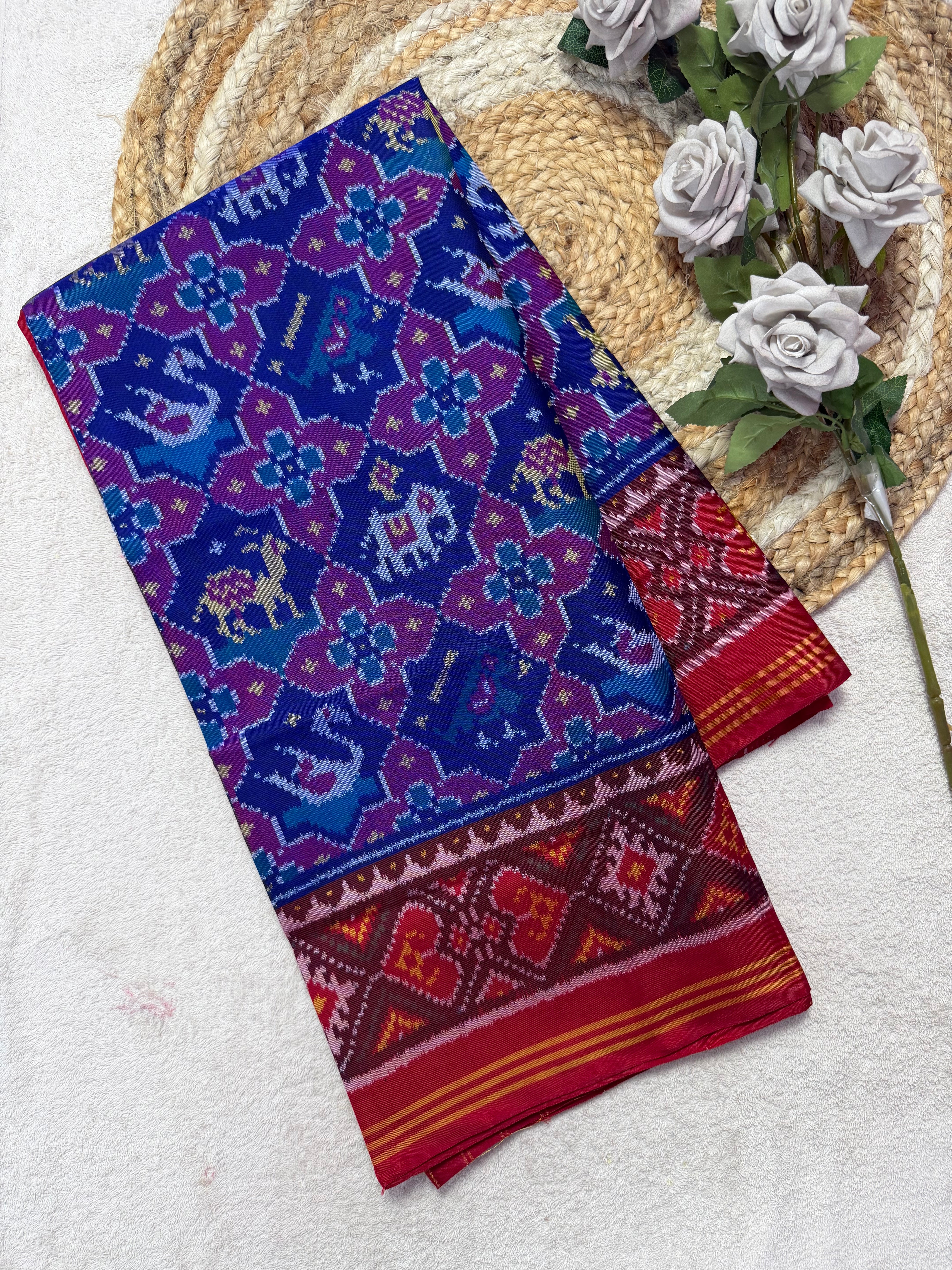 Small Motif Traditional Design Handwoven Patola Dupatta Main image