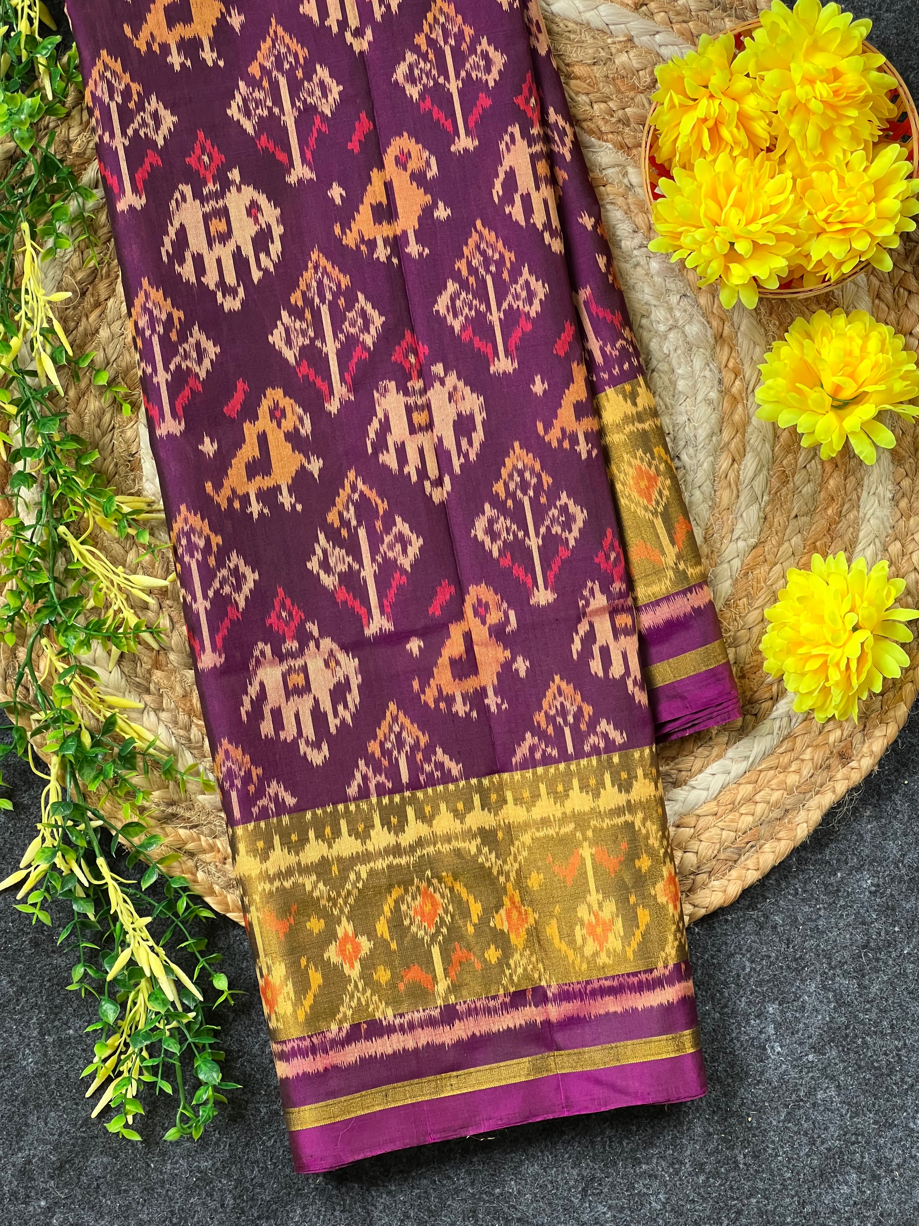 Magenta Motif Tradition Design Handwoven Patola Silk Saree Main image