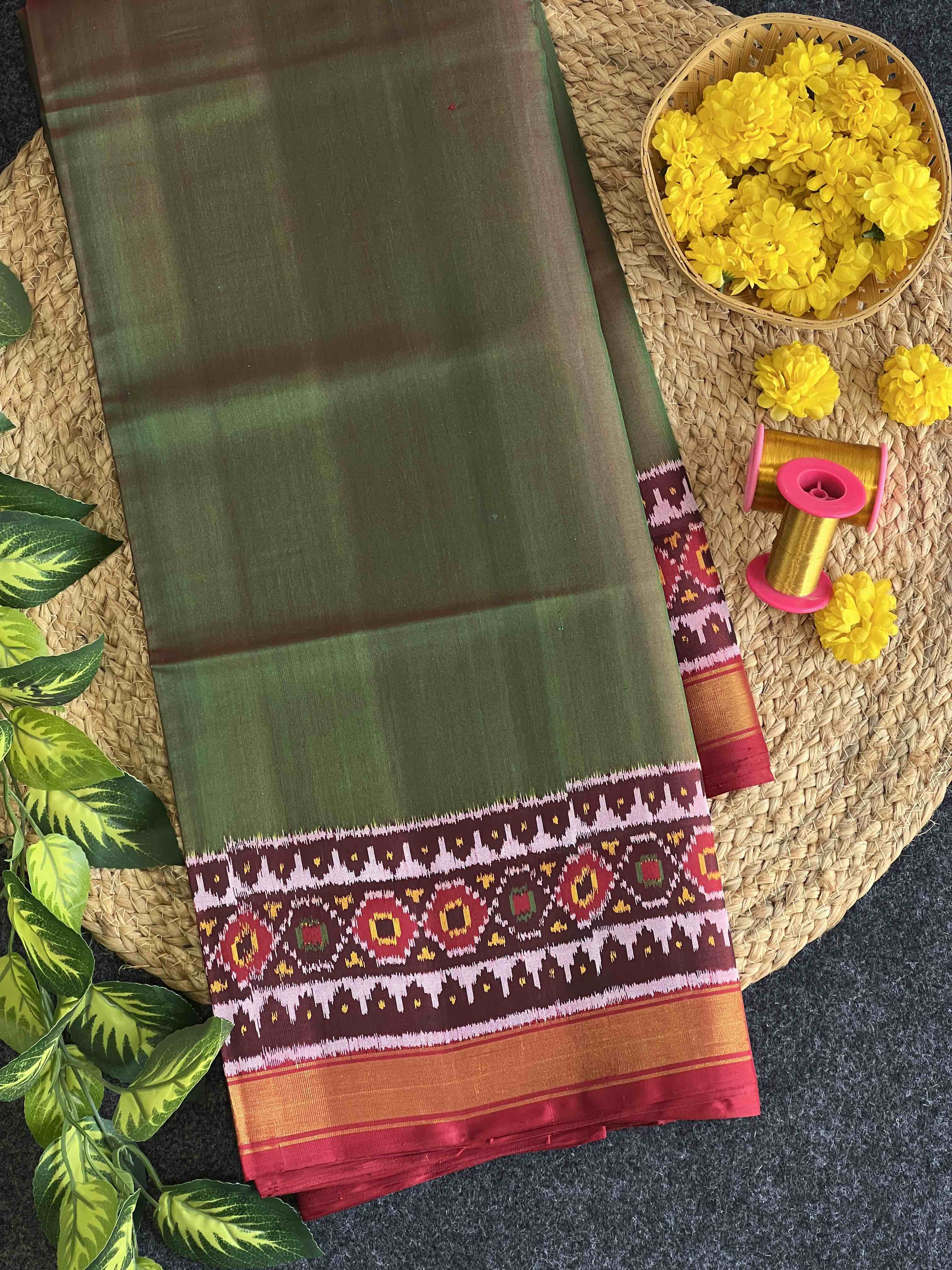 Plain gala Border Handwoven Patola Silk Saree Main image