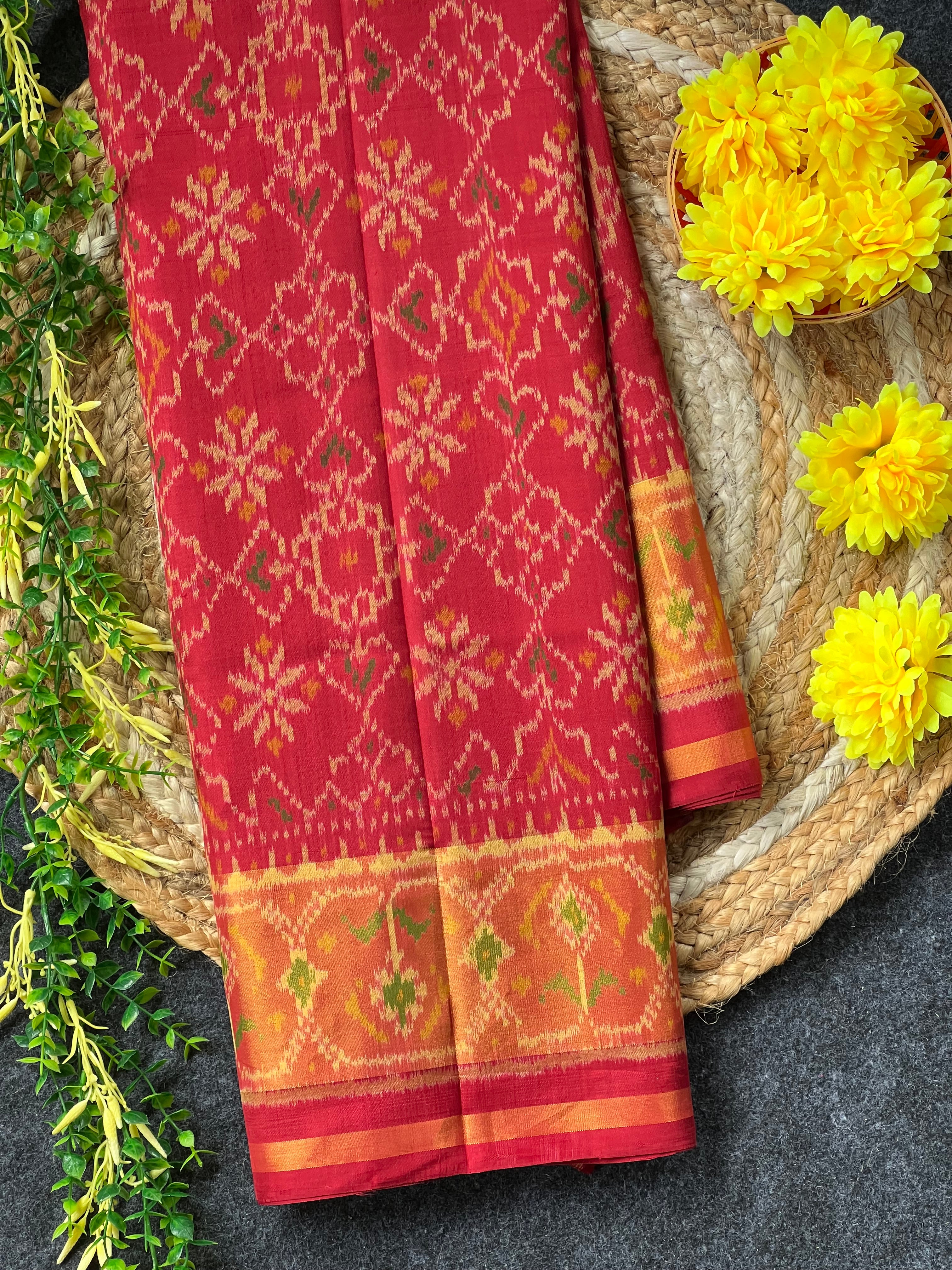 Manekchowk Traditional Design Handwoven Patola Silk Saree Main image