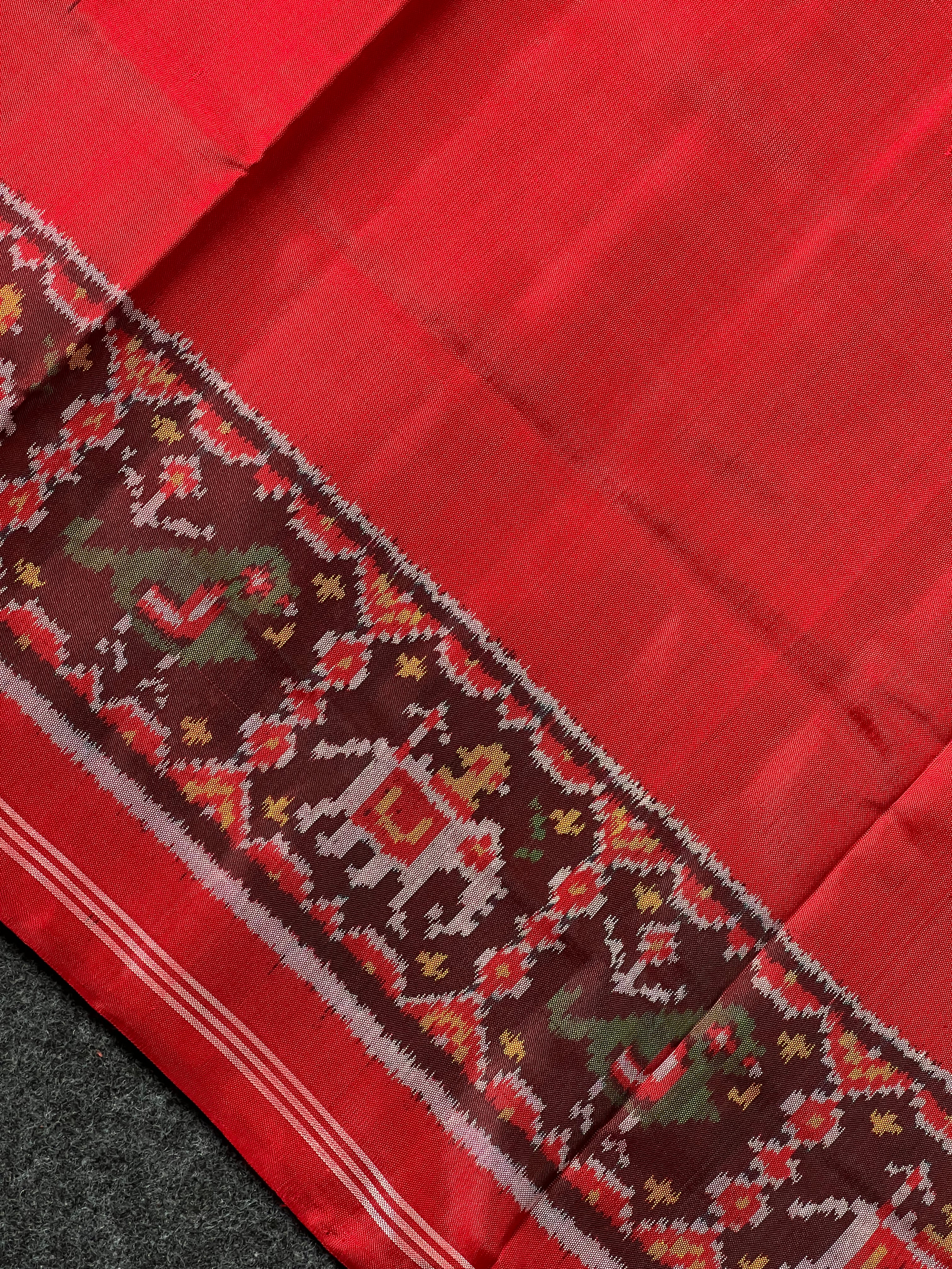 Plain Red With Designer Blouse Handwoven Patola Silk Saree
