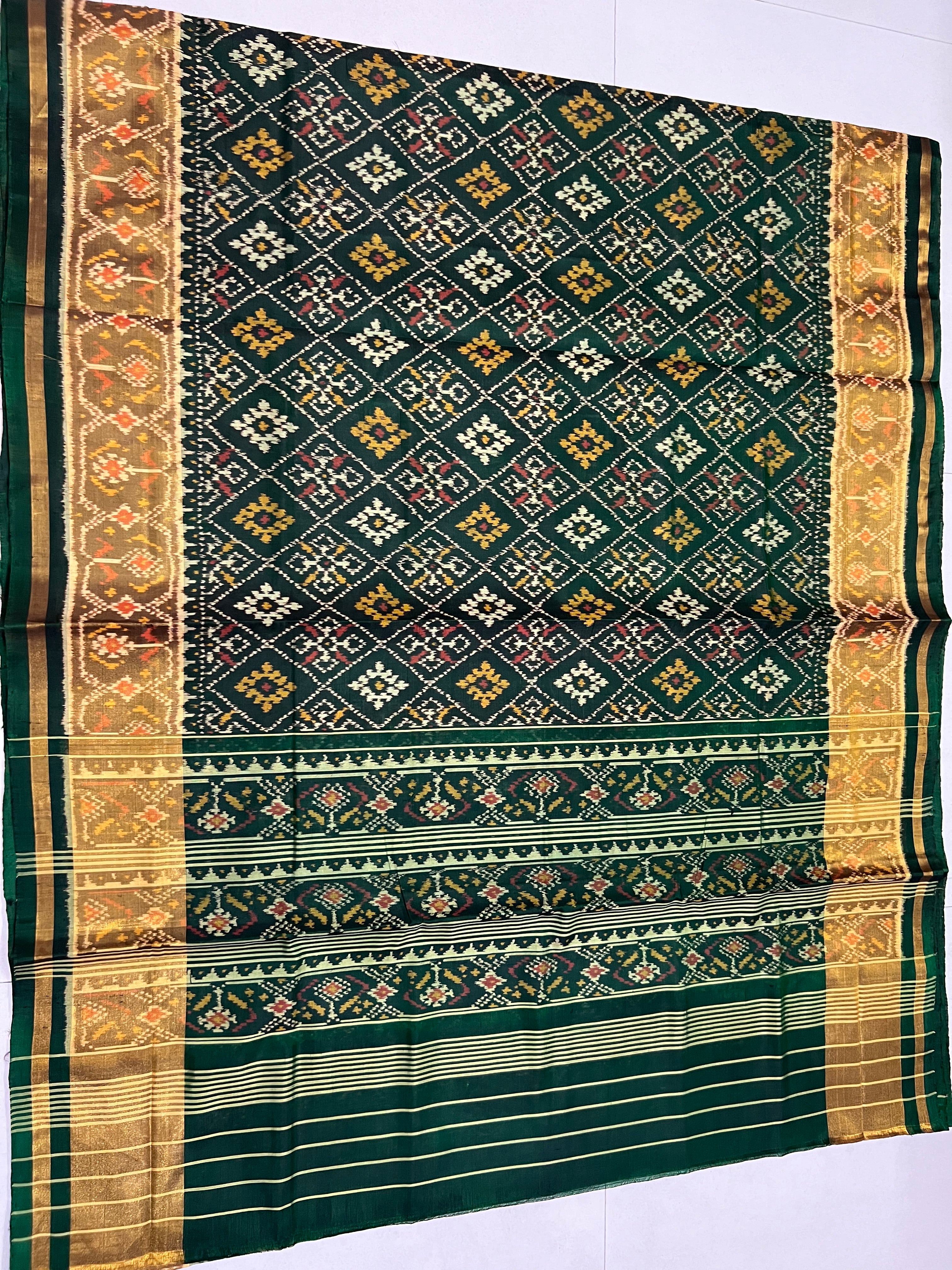 Pan-Chanda Traditional Design Handwoven Patola Silk Saree Secondary image