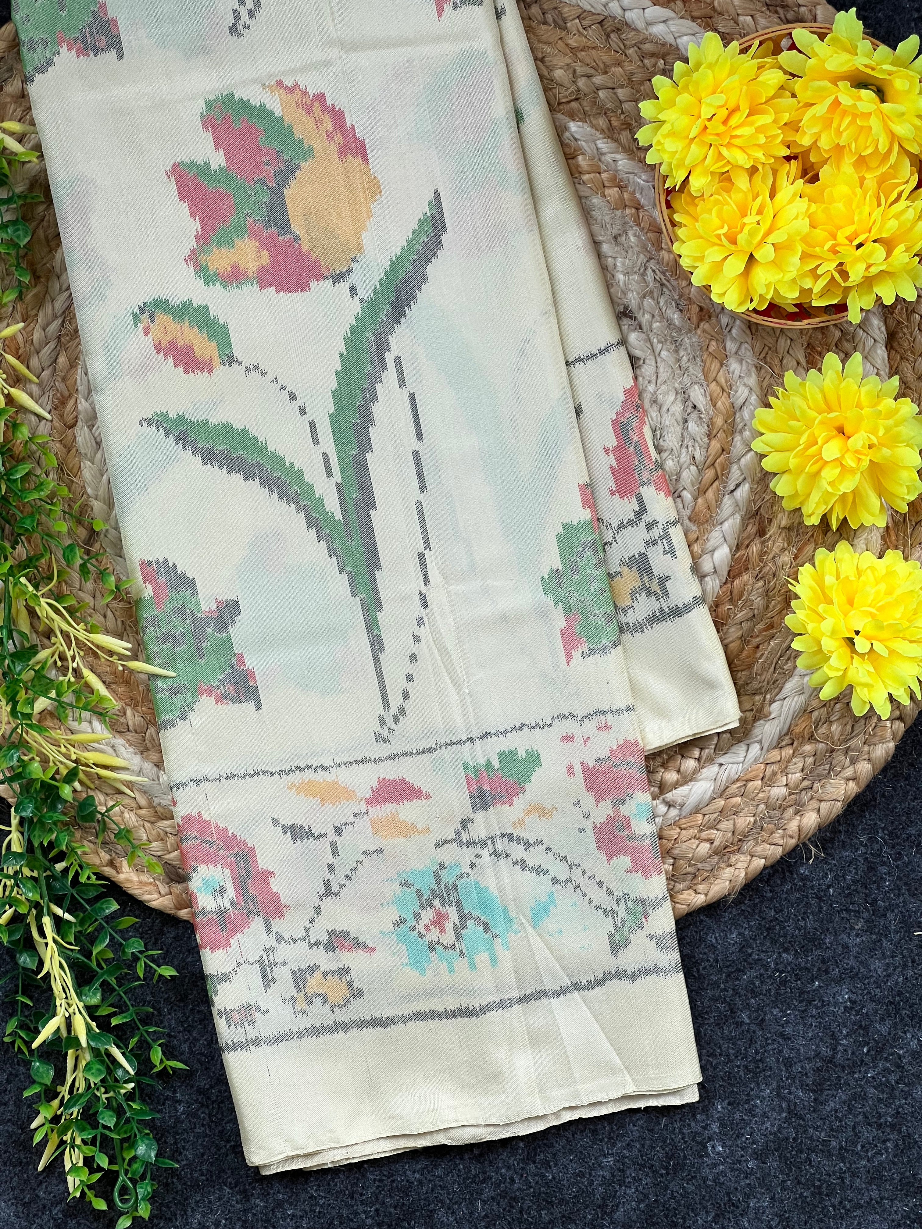 Off-White Exclusive Flower Design Handwoven Patola Silk Saree