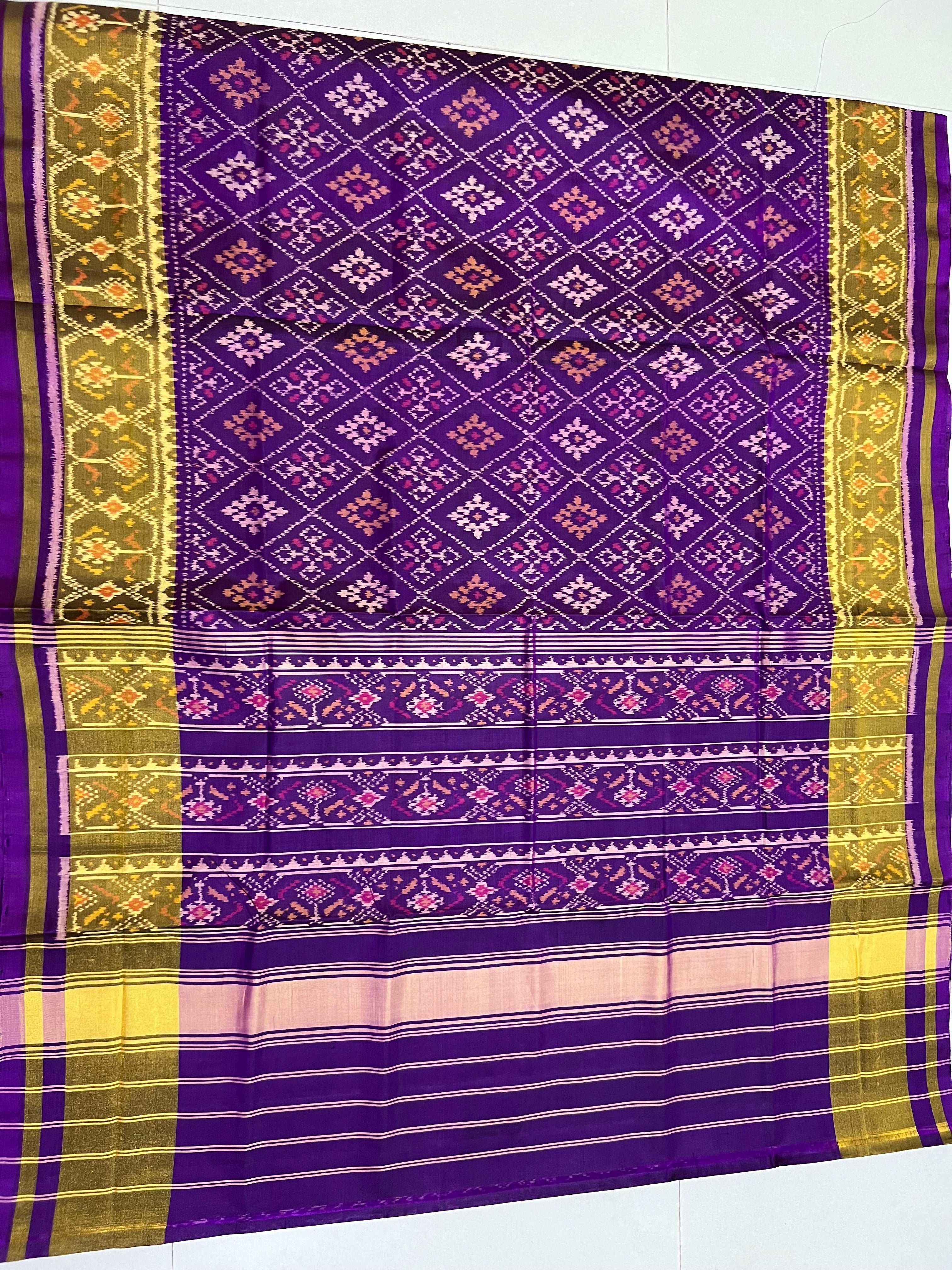 Dark Purple Pan-Chanda Traditional Design Handwoven Patola Silk Saree Secondary image