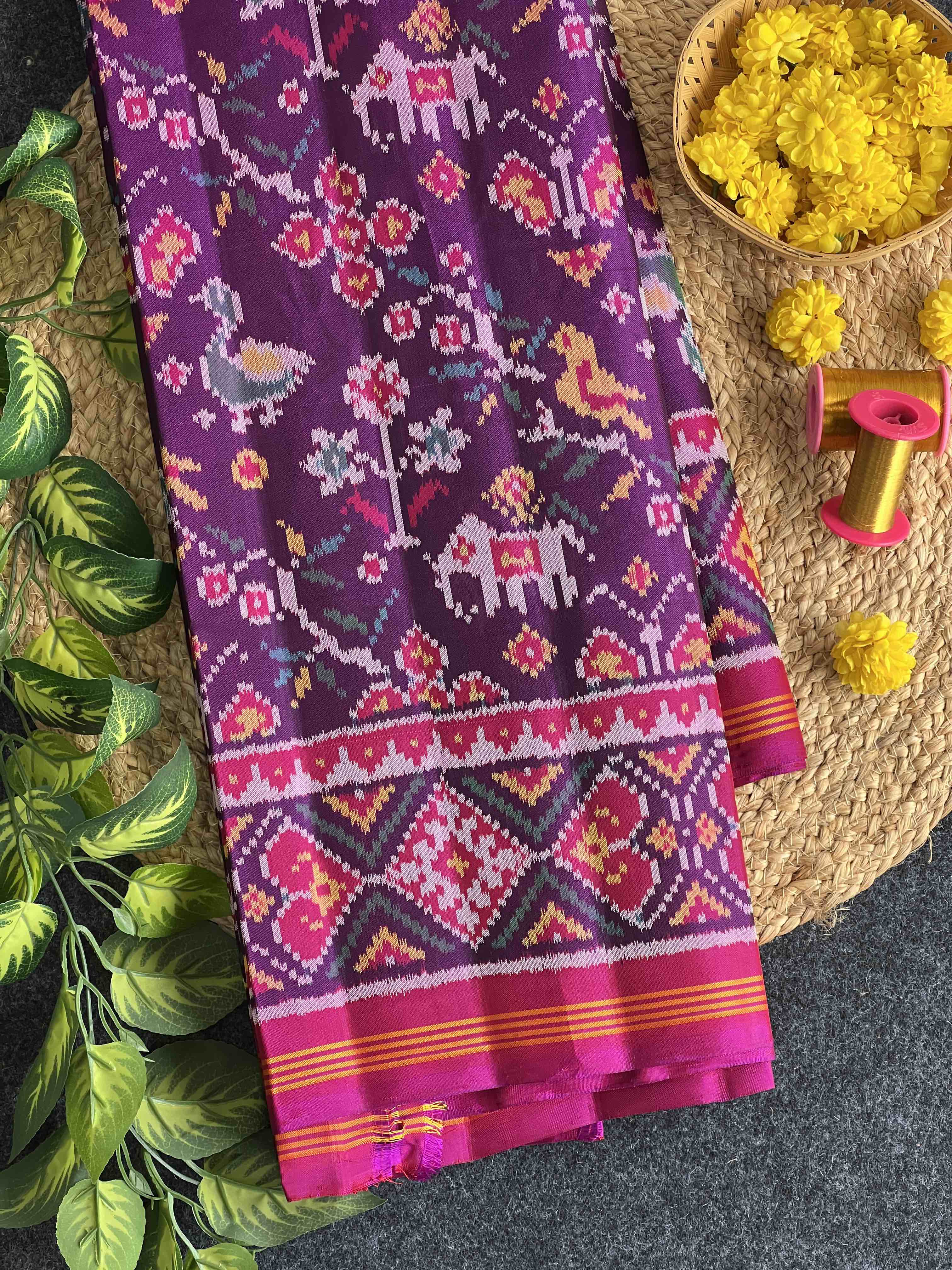Laheriya Style Motifs Design Handwoven Patola Silk Saree