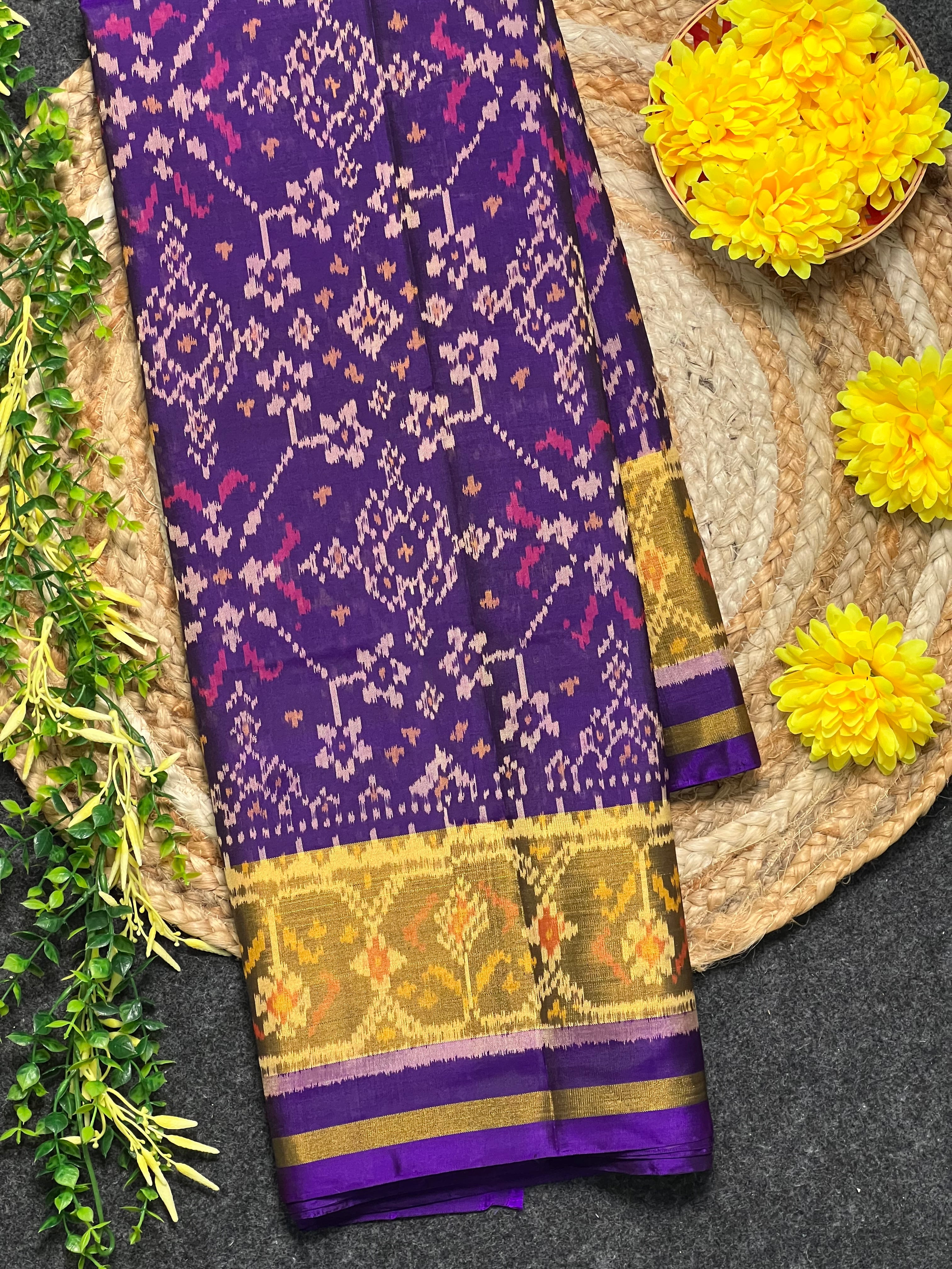 Navratna Traditional Design Handwoven Patola Silk Saree Main image