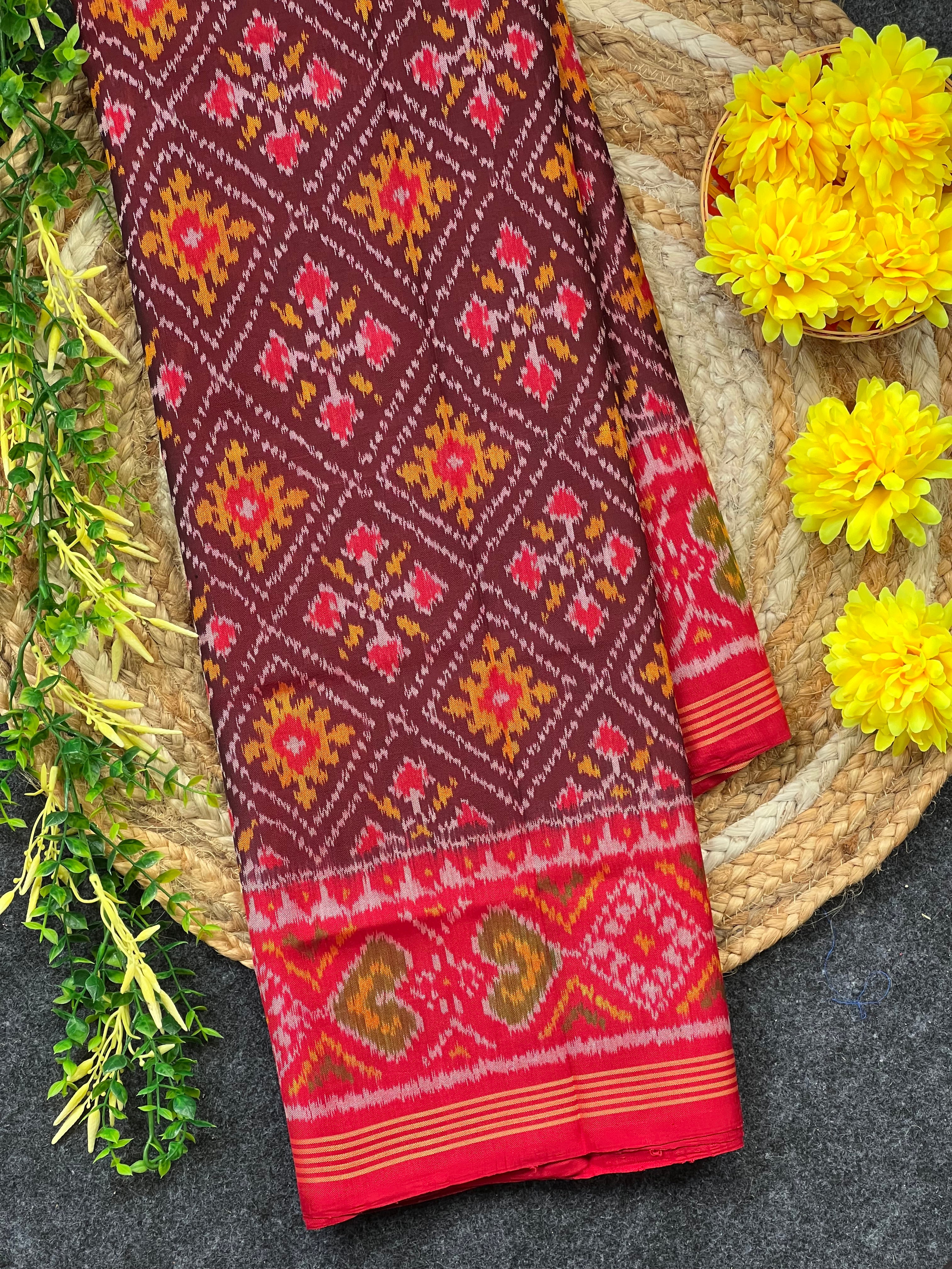 Pan Chanda Traditional Design Handwoven Patola Silk Saree Main image