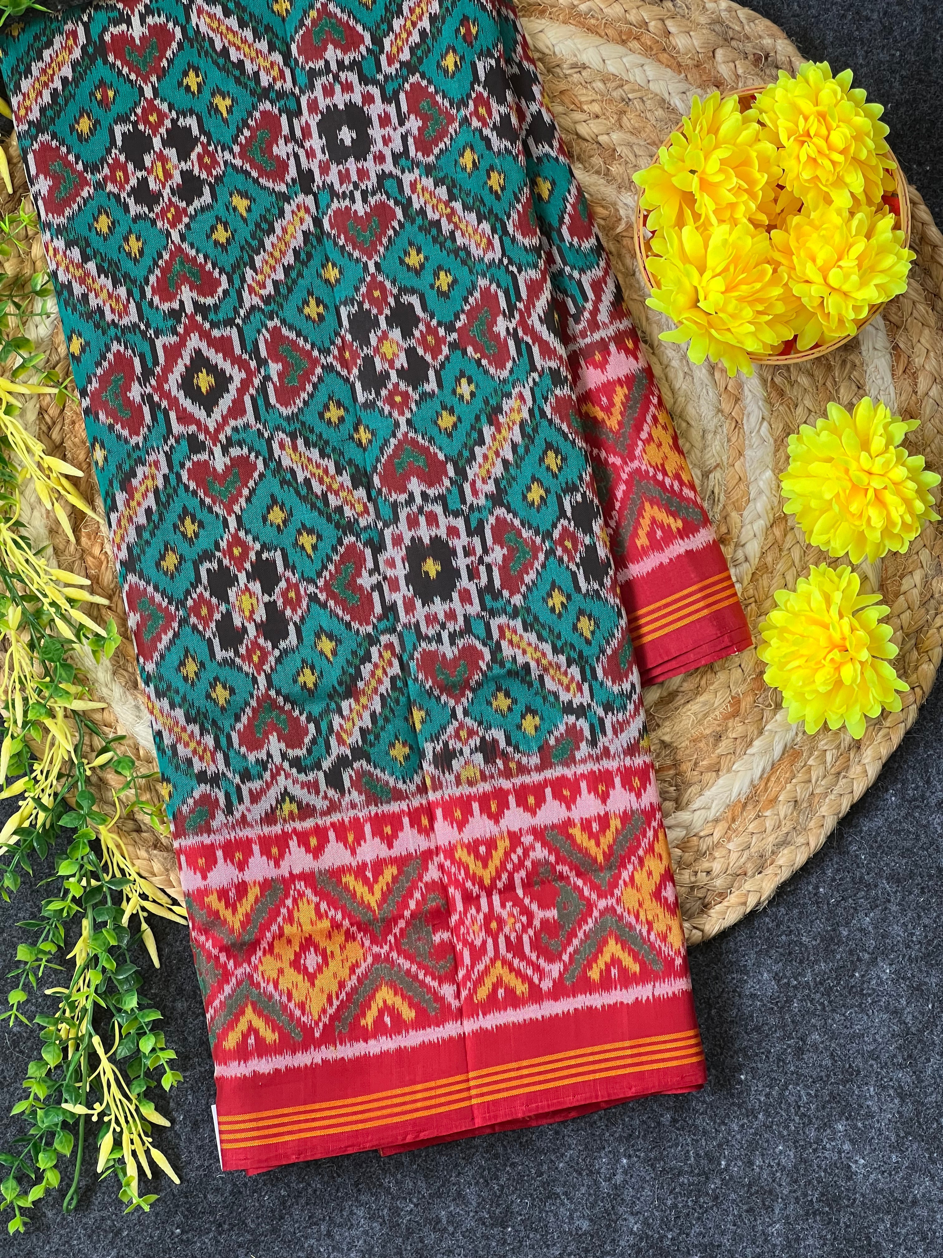 Manekchok Design Handwoven Patola Silk Saree Main image