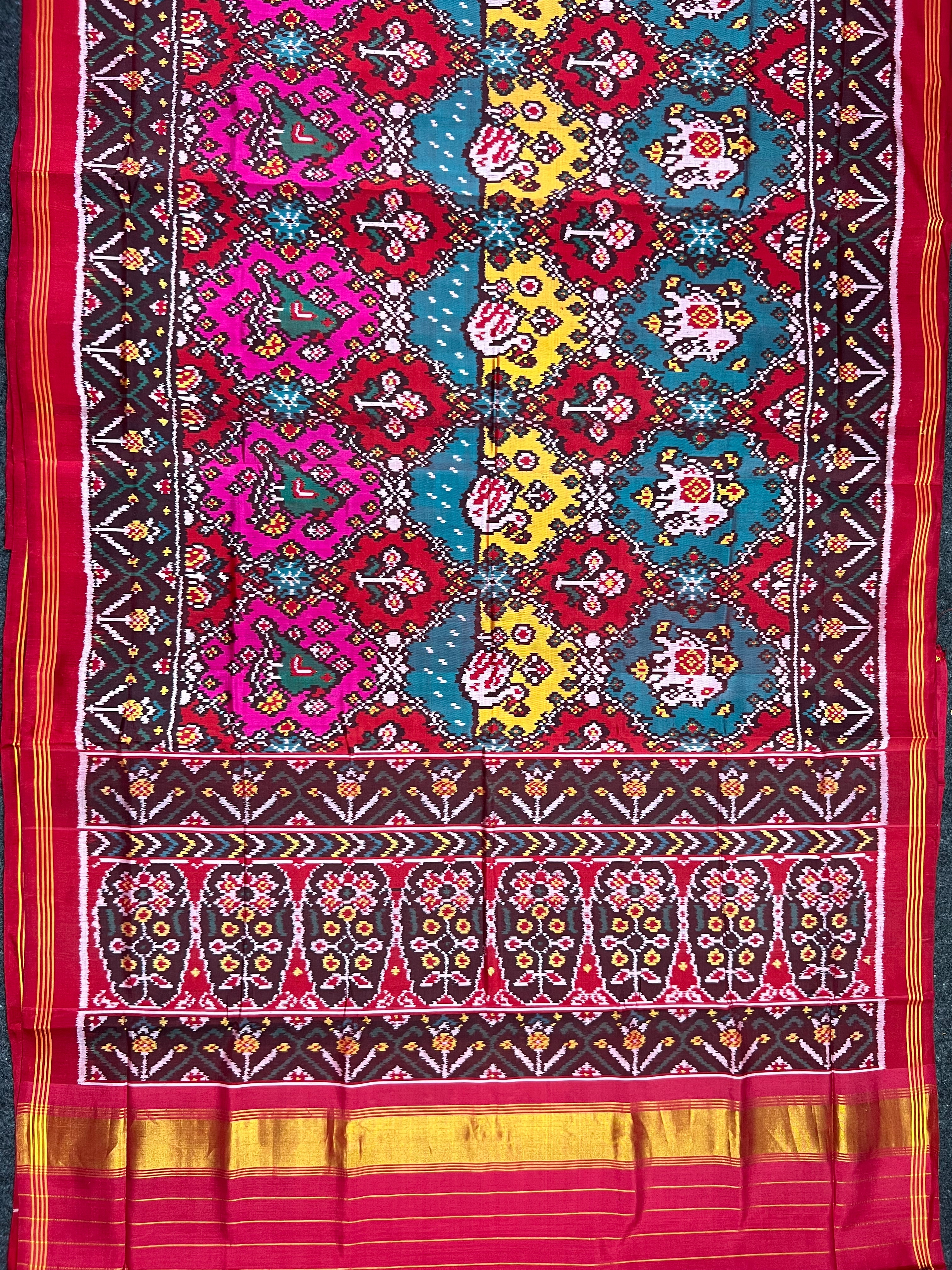 Exclusive Motif Traditional Design Handwoven Patola Silk Saree Secondary image