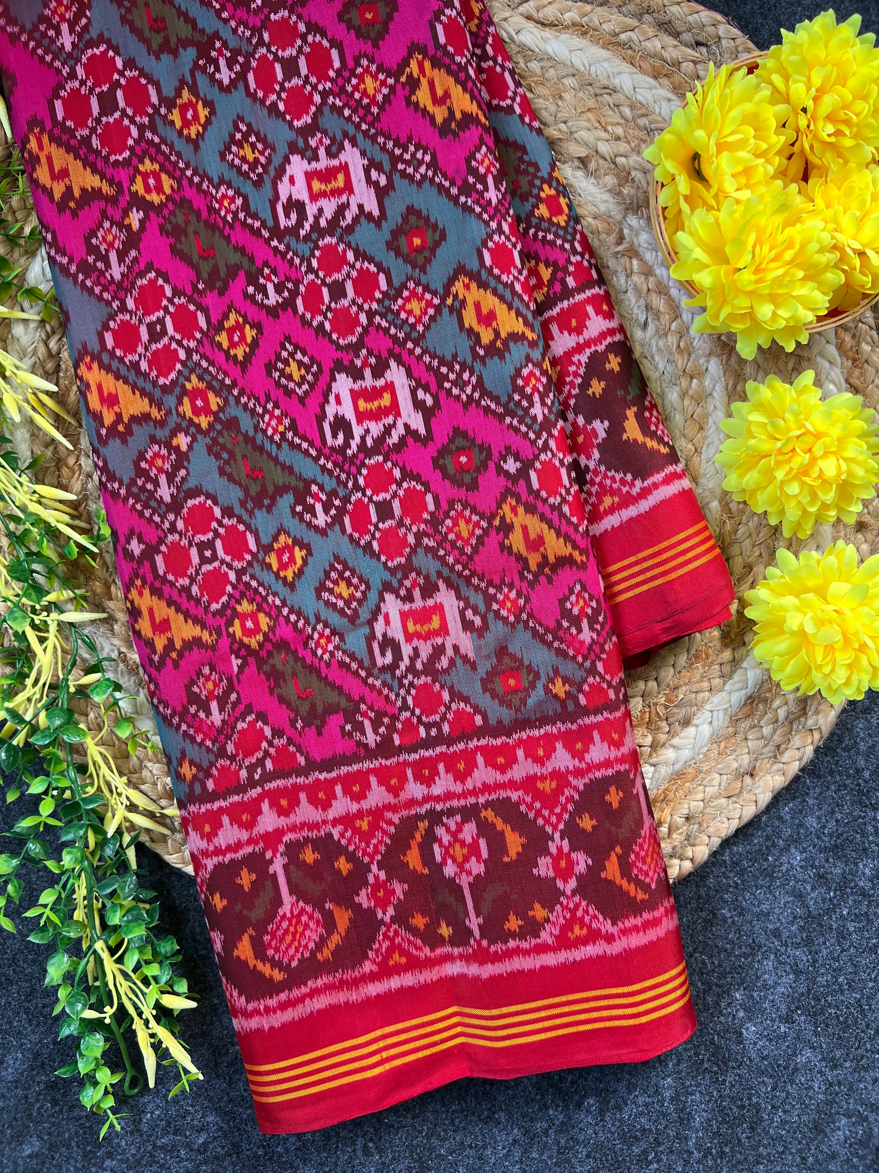 Multicolor Laheriya Design Handwoven Patola Silk Saree Main image