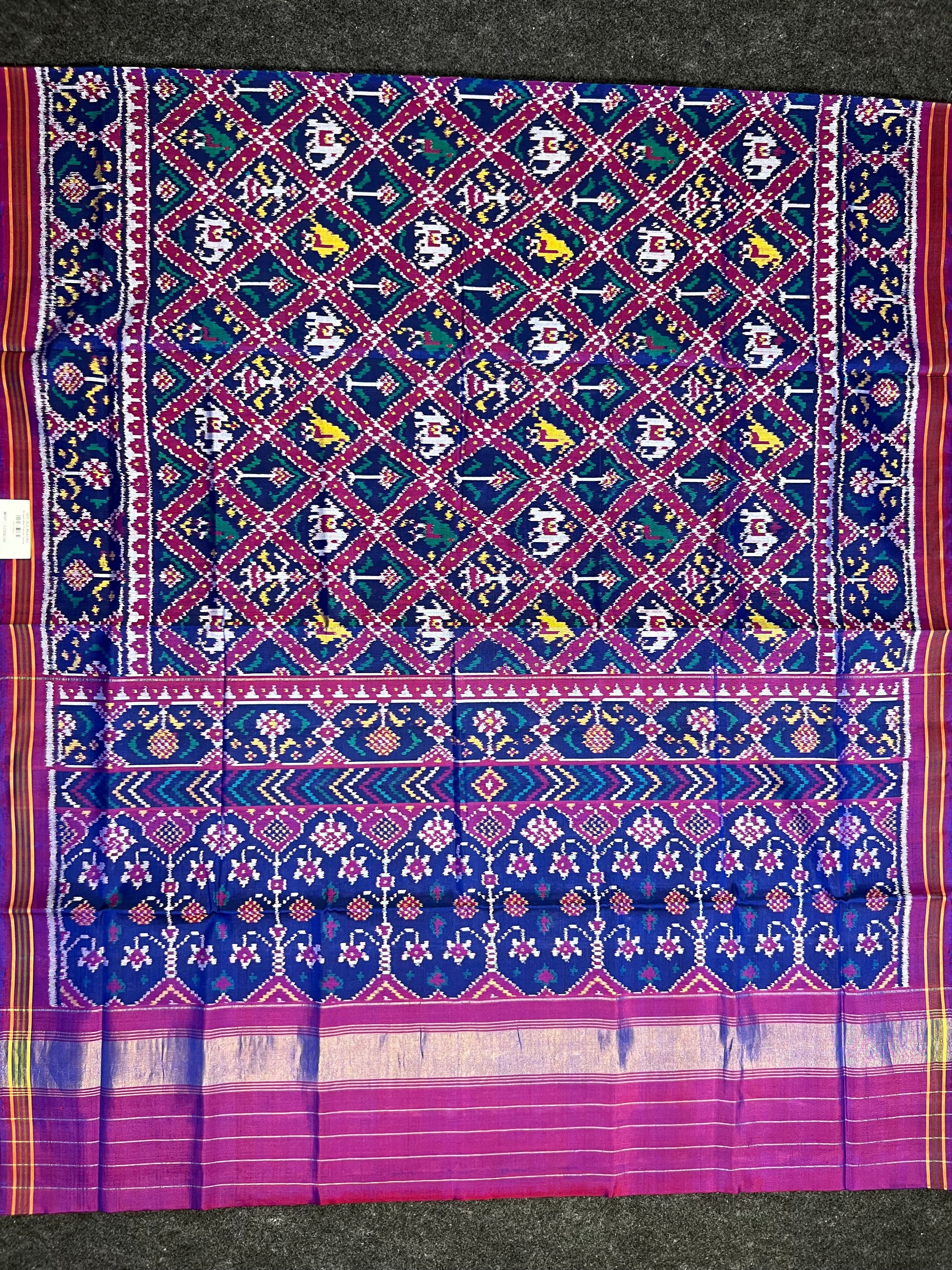 Typical Narikunj Design Handwoven Patola Silk Saree Secondary image