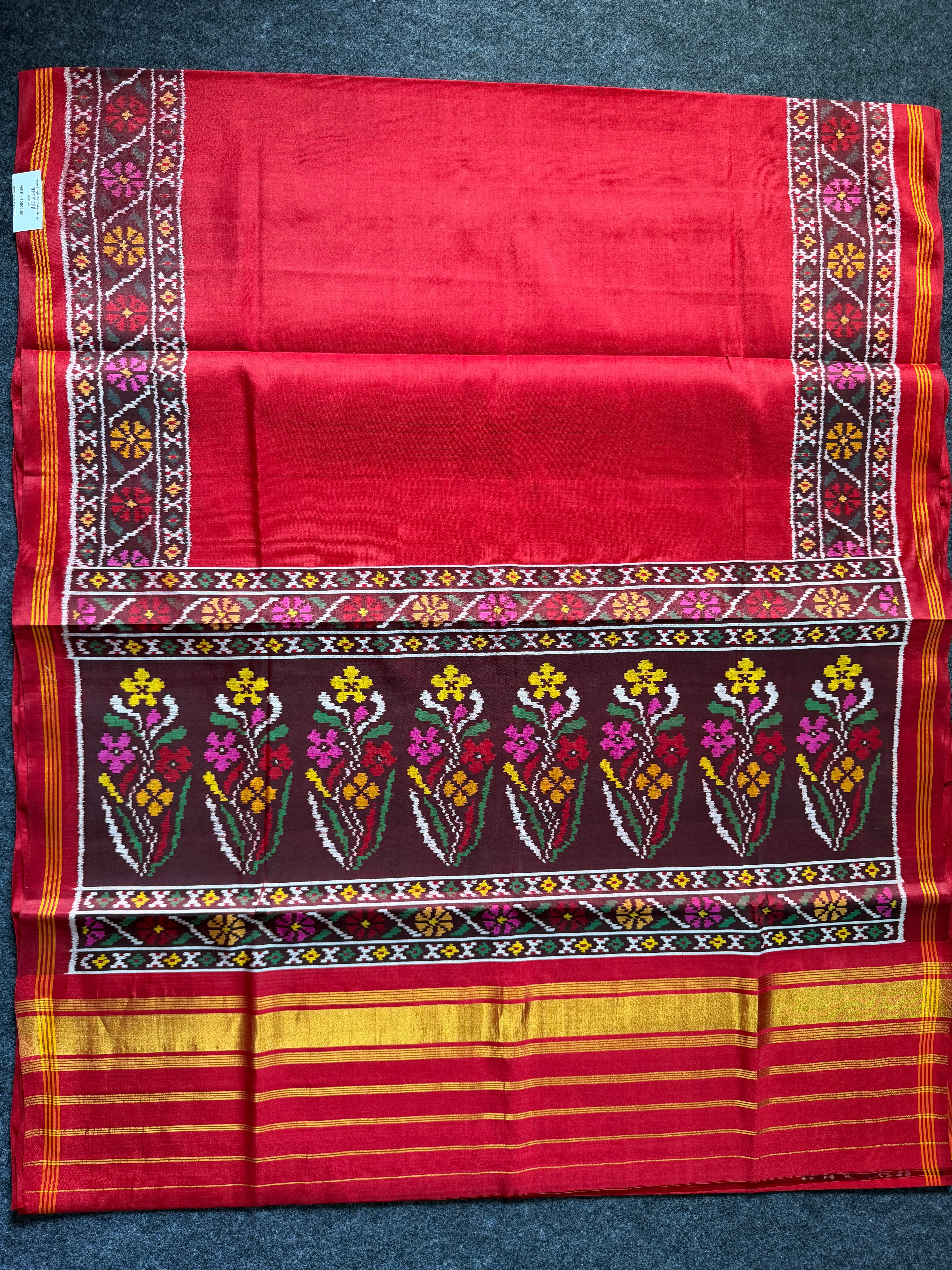 Plain Red Gala Border With Designer Blouse Handwoven Patola Silk Saree Secondary image