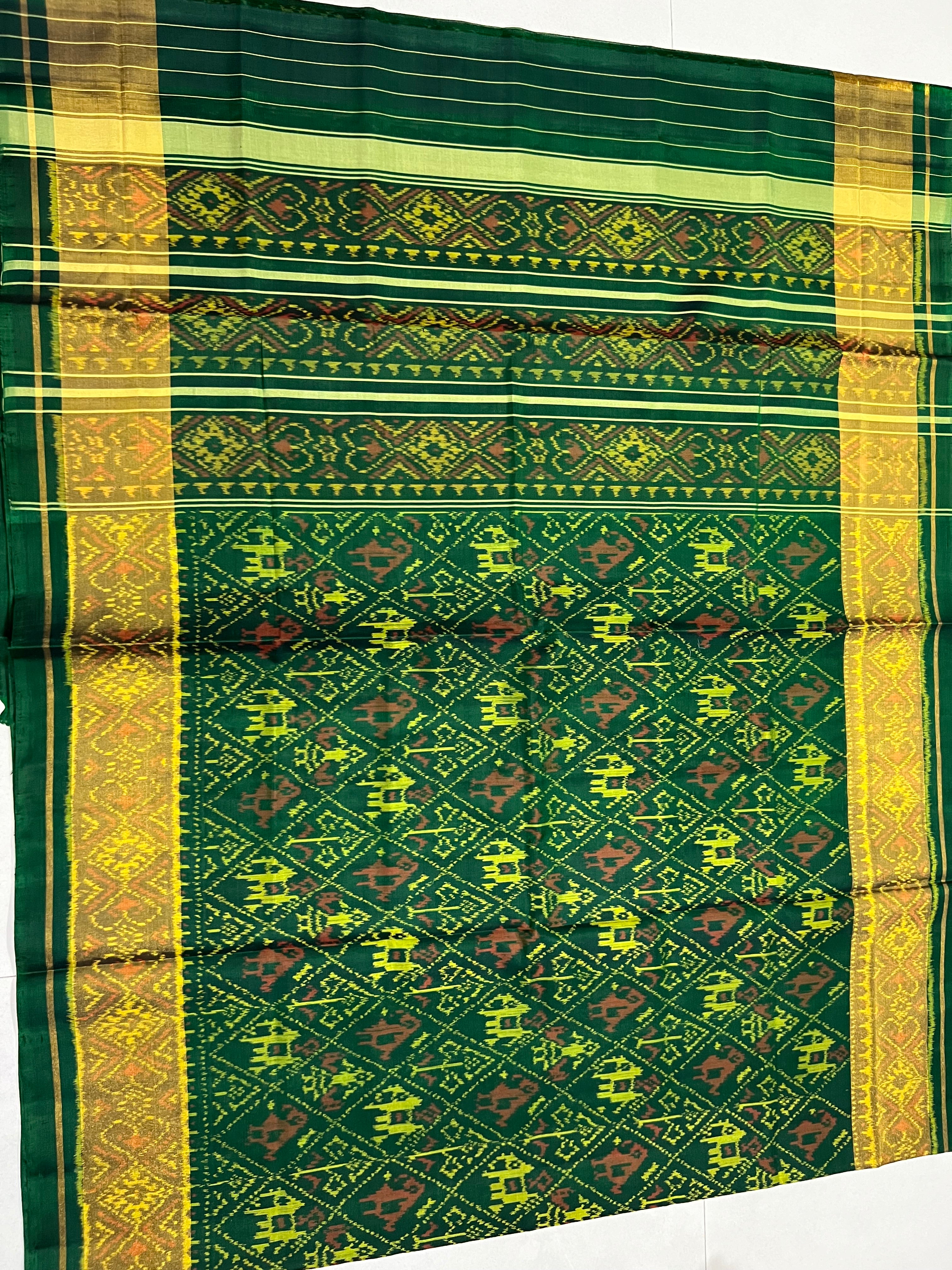 Narikunj Traditional Design Handwoven Patola Silk Saree Secondary image
