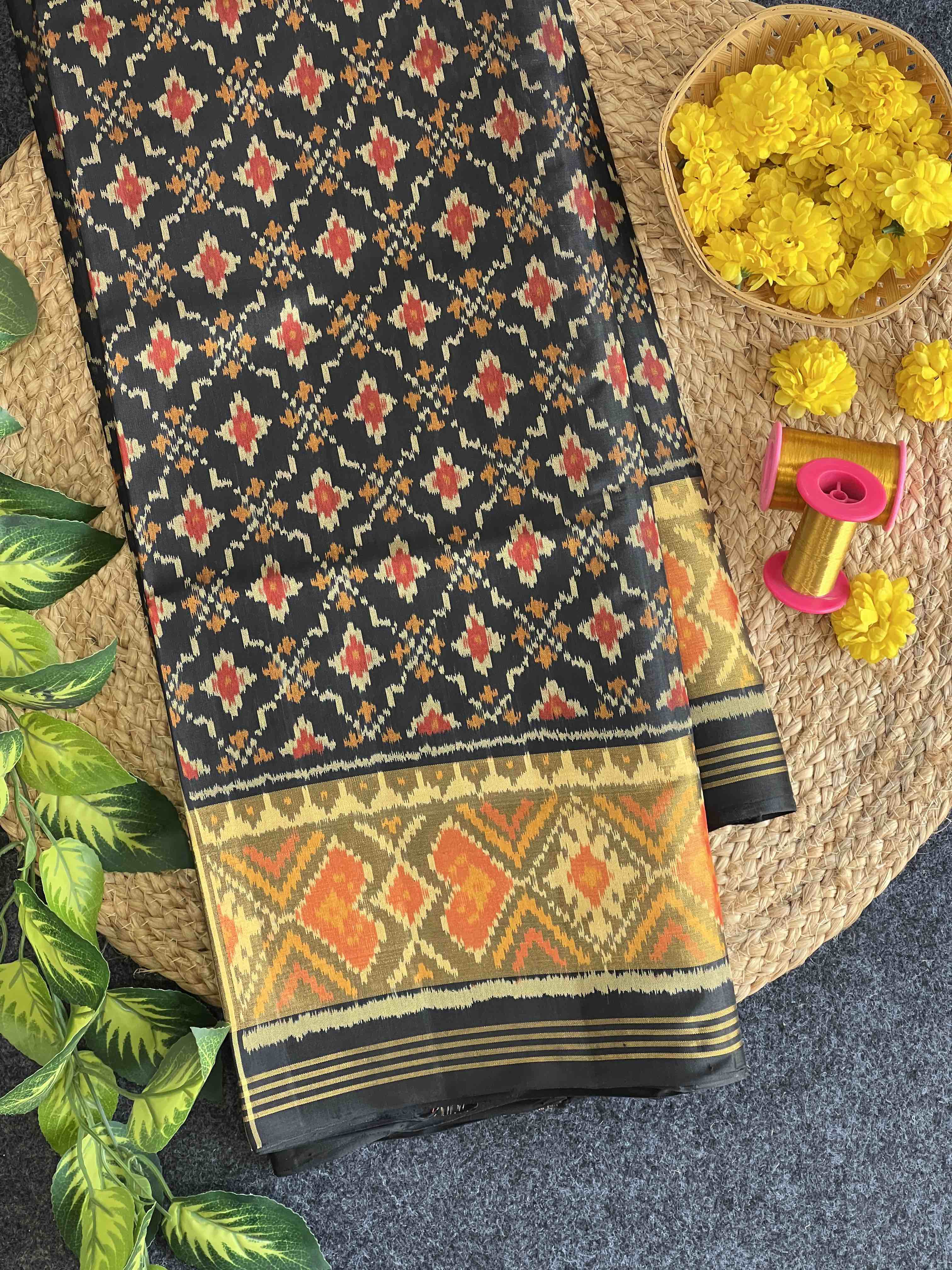 Buttonful Traditional Design Handwoven Patola Silk Saree Main image