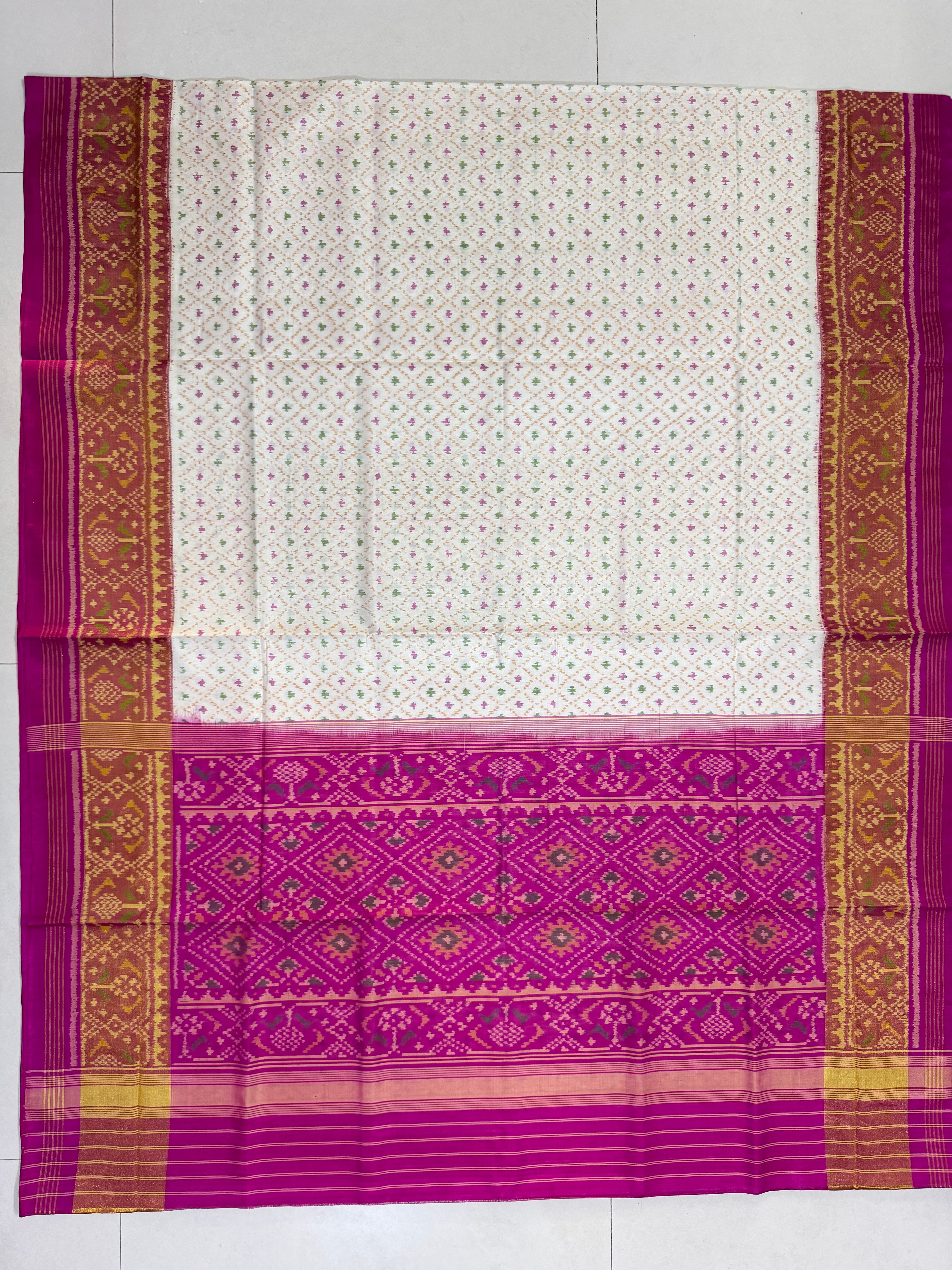 White Daliyabhat Traditional Design Handwoven Patola Silk Saree