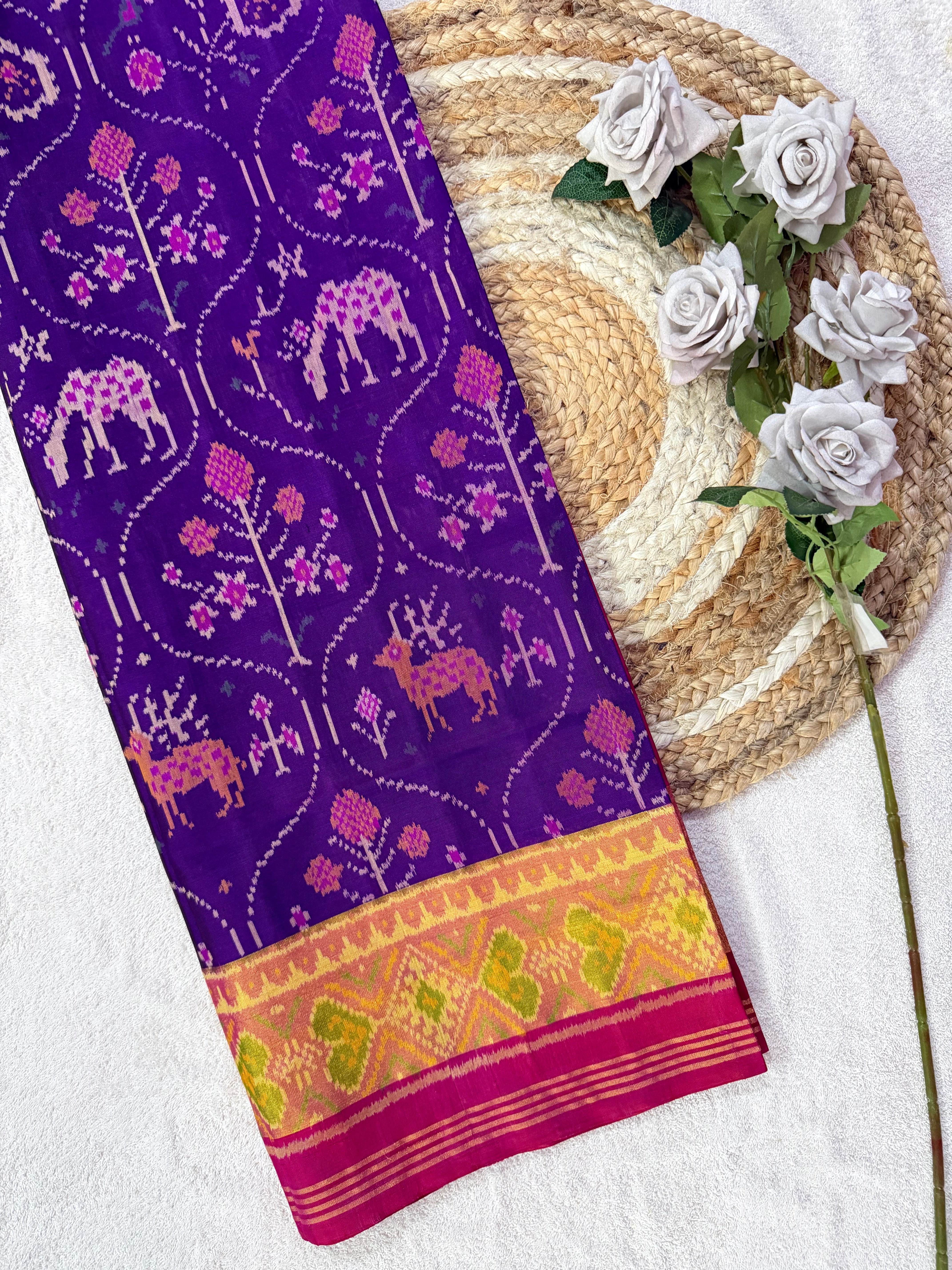 Exclusive Motif Design Handwoven Patola Silk Saree Main image
