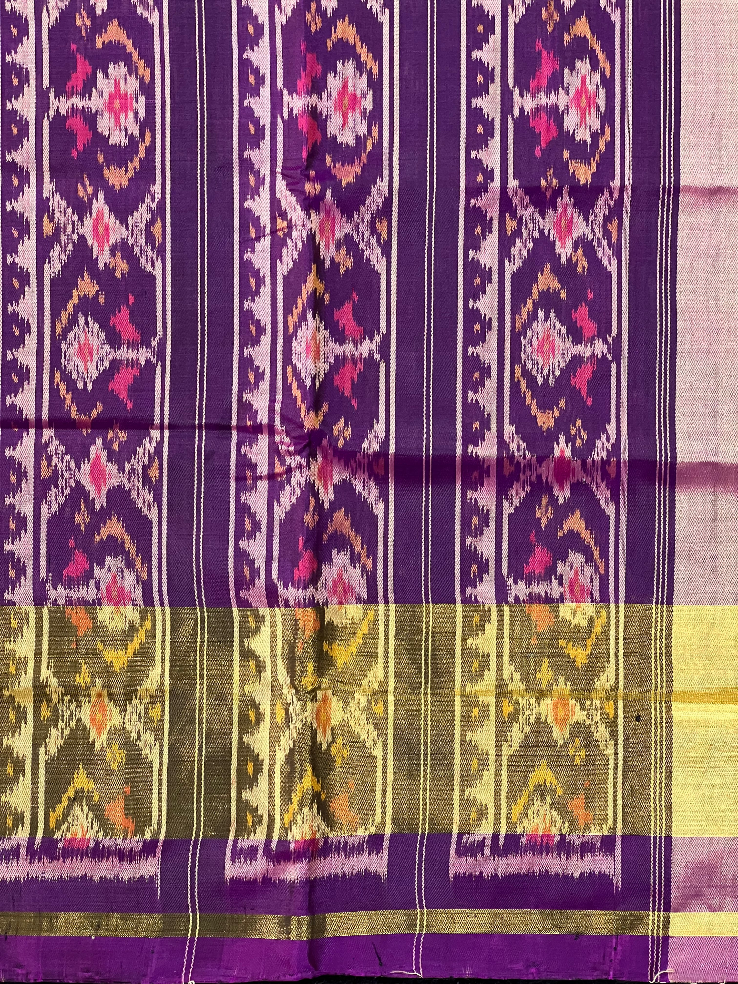 Magenta Motif Tradition Design Handwoven Patola Silk Saree