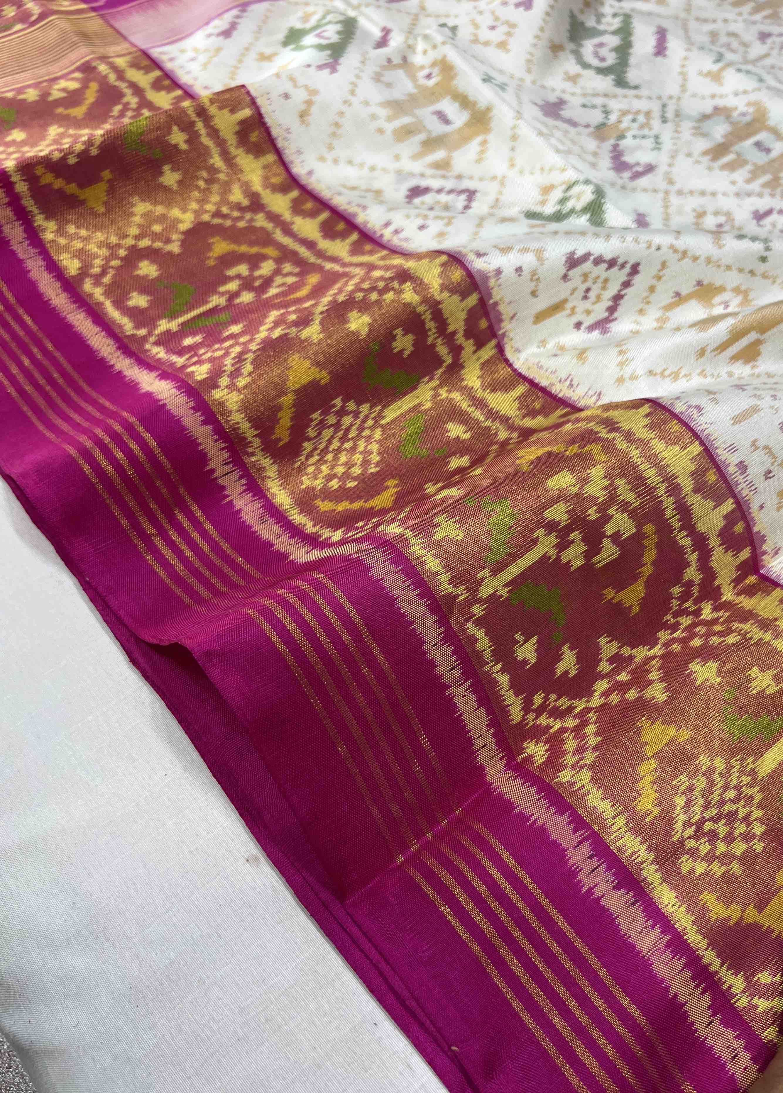 White Narikunj with Pink Pallu Traditional Design Handwoven Patola Silk Saree