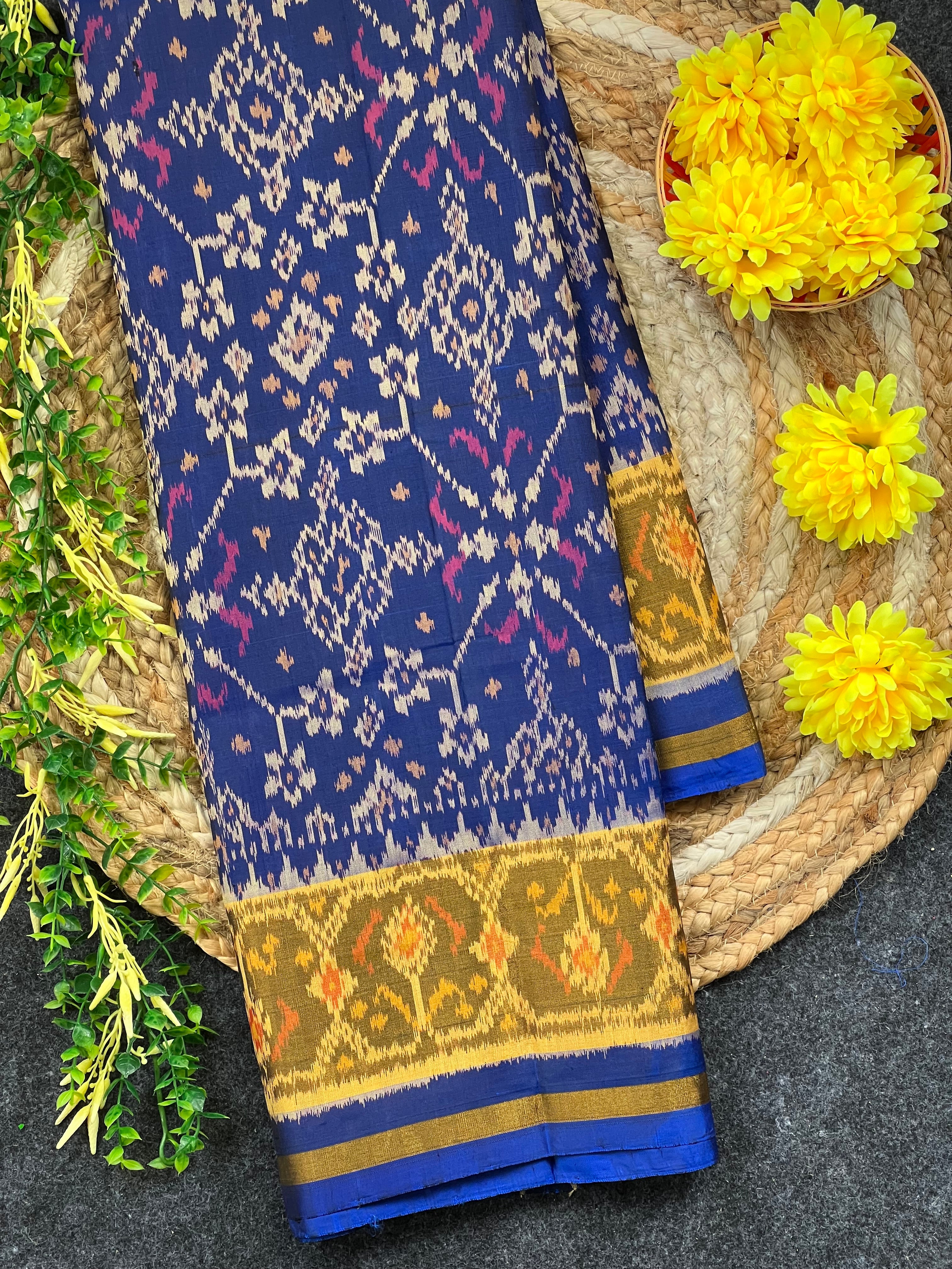 Navratna Traditional Design Handwoven Patola Silk Saree Main image