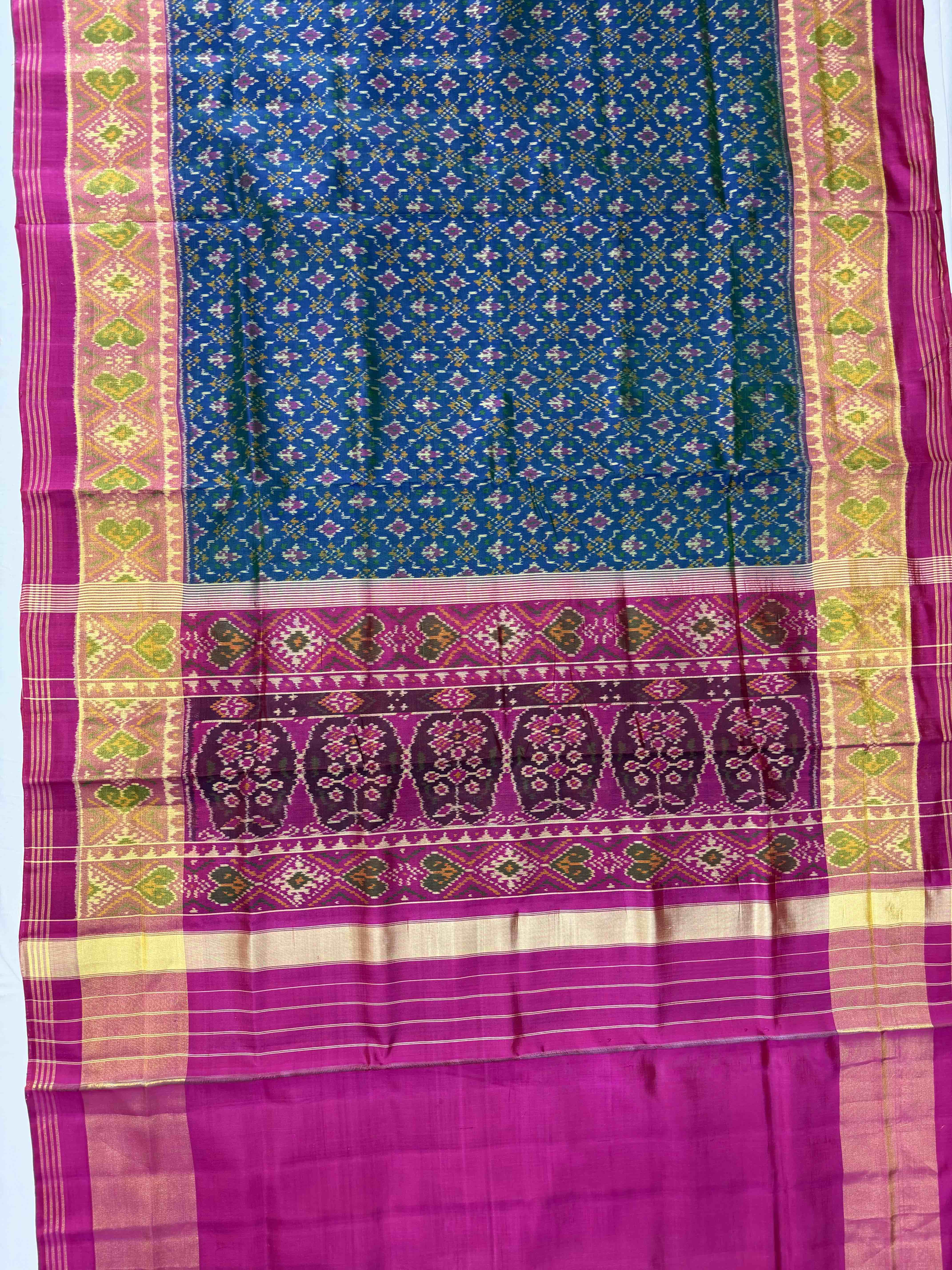 Buttonful Traditional Design Handwoven Patola Silk Saree Secondary image