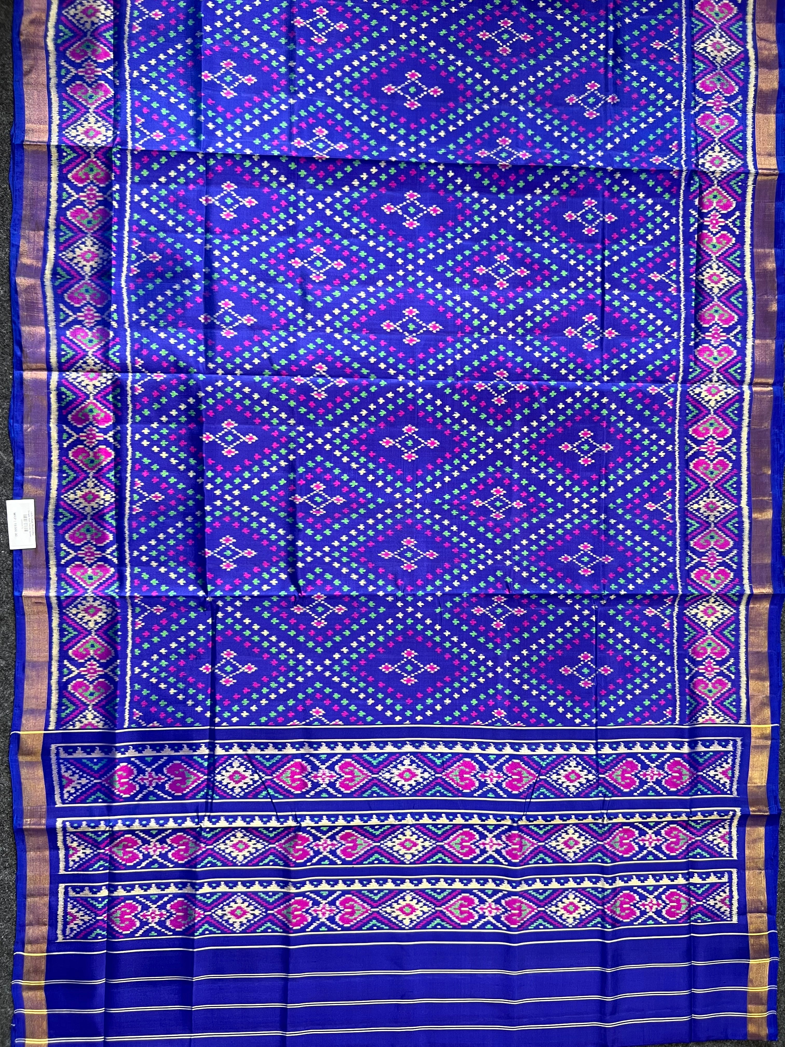 Bandhni Design Handwoven Patola Silk Saree Secondary image