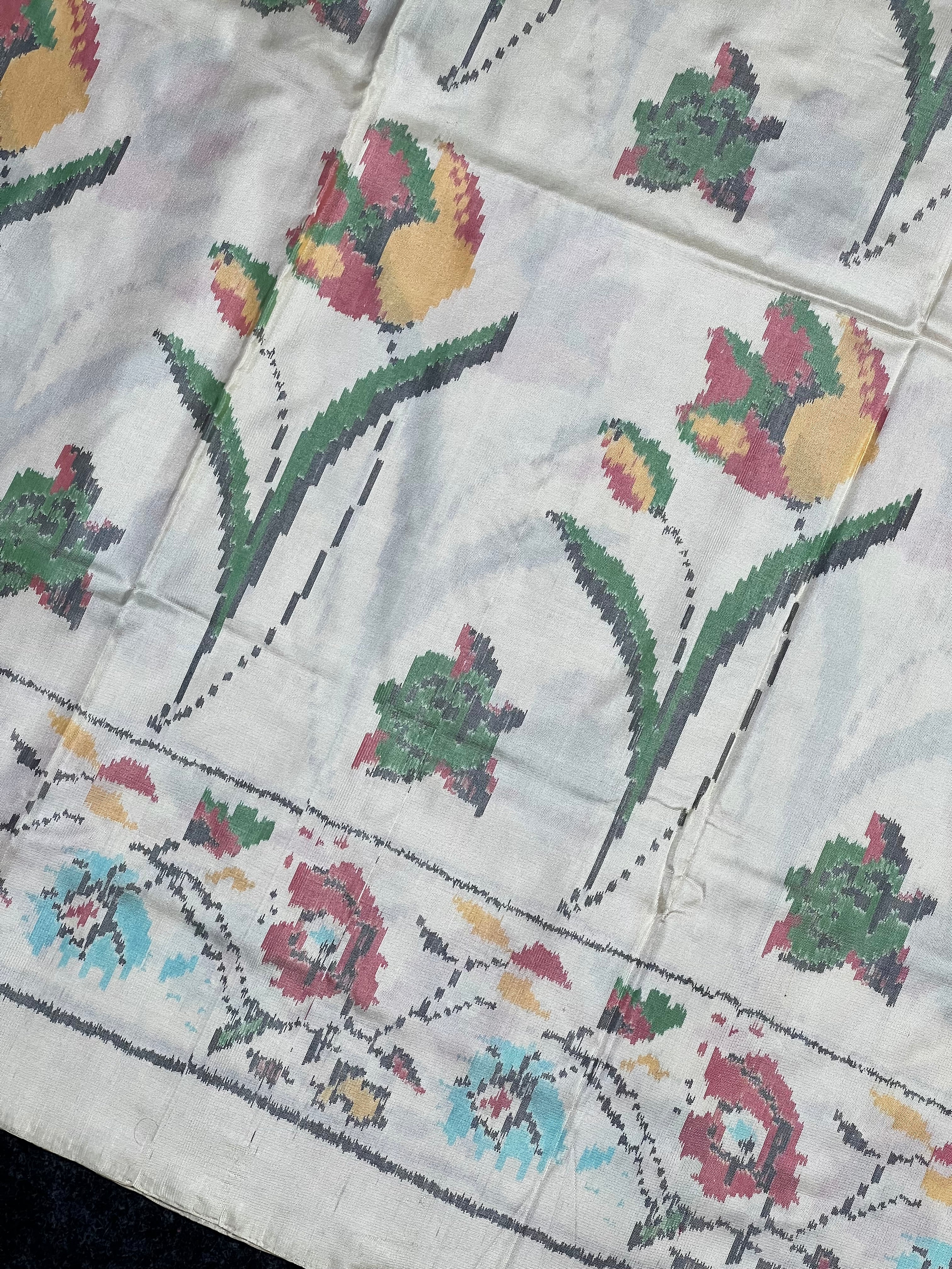 Off-White Exclusive Flower Design Handwoven Patola Silk Saree