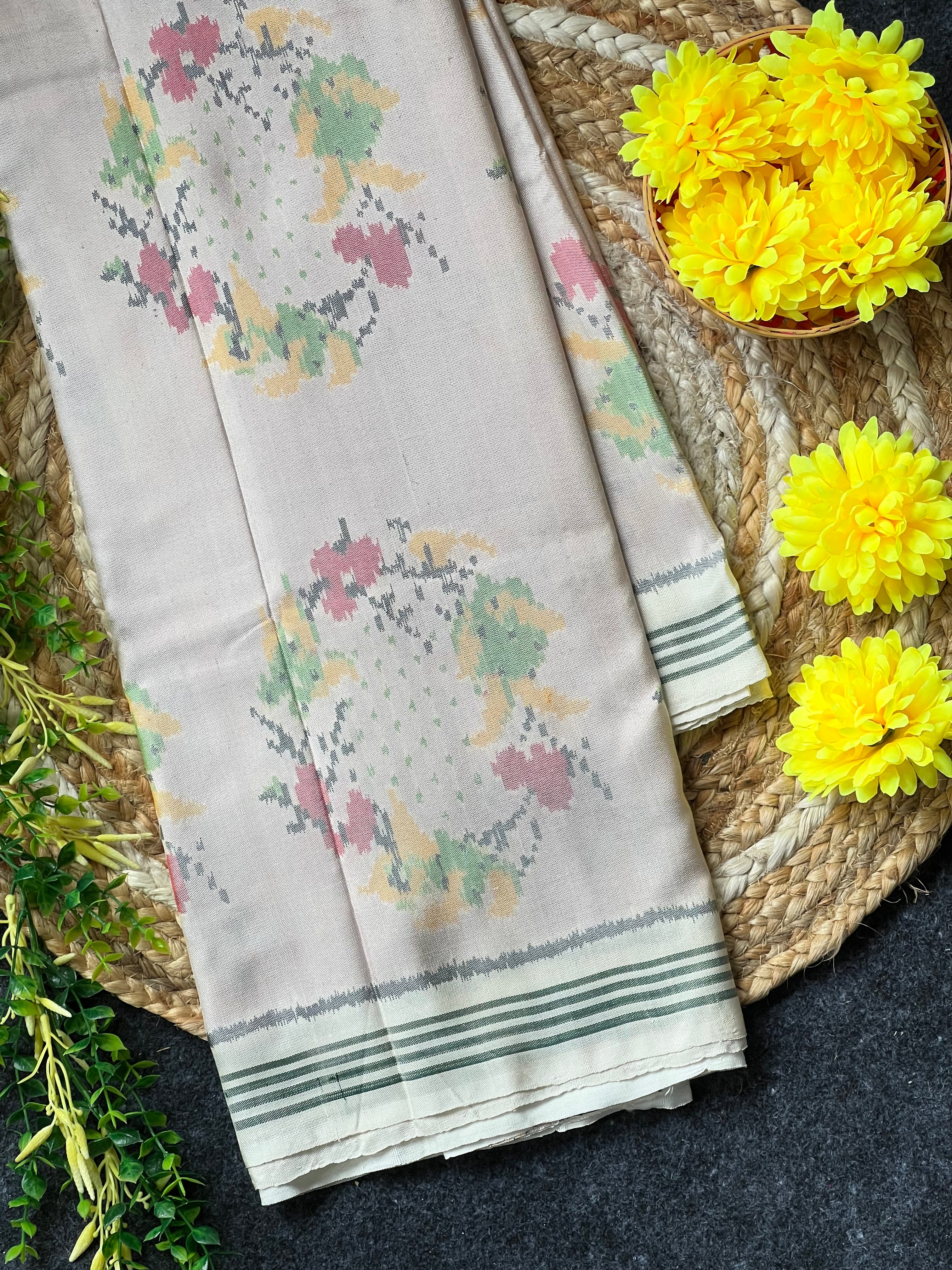 Off-white Fancy Designer Handwoven Patola Silk Saree Main image