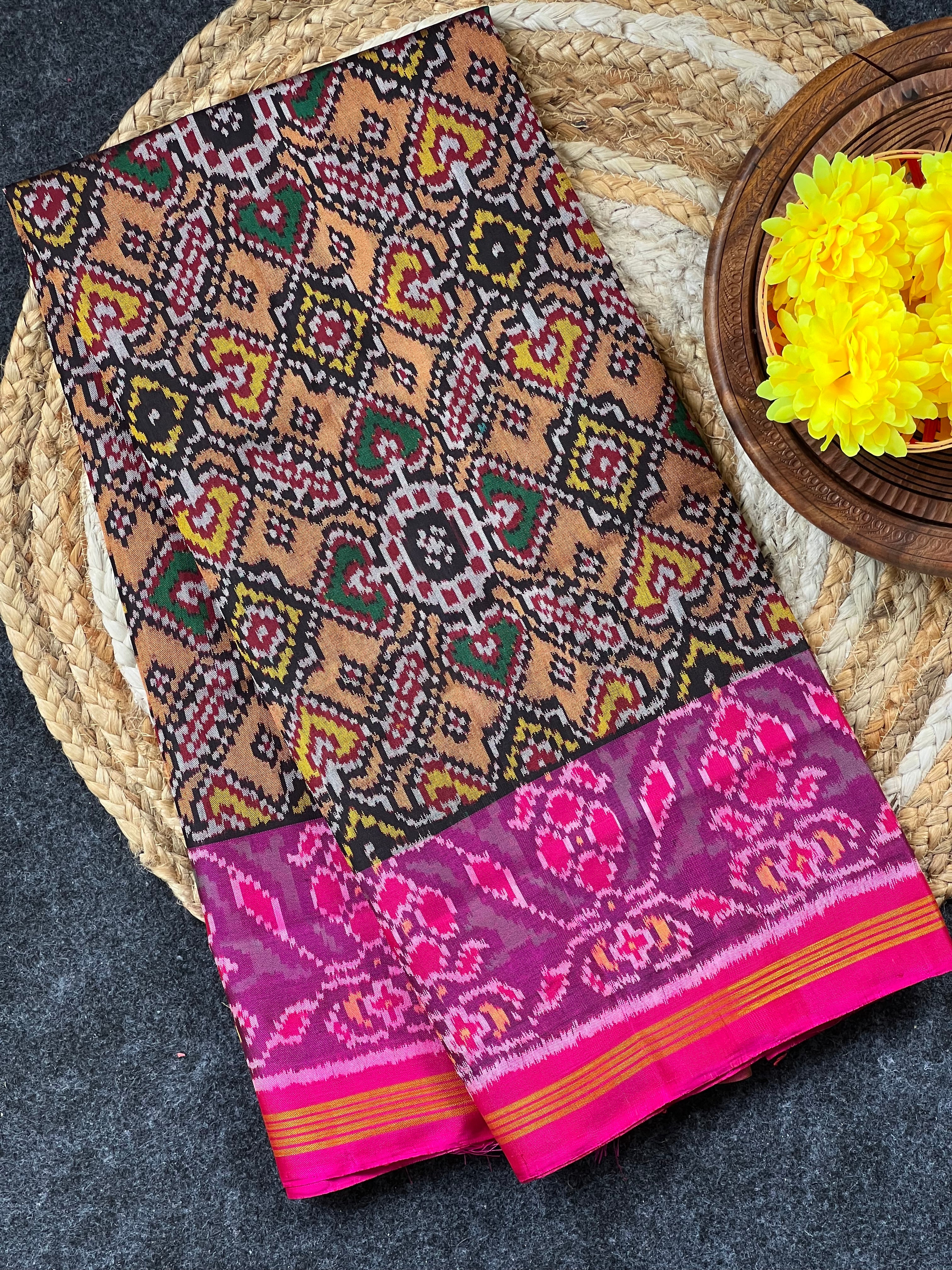 Peach Beige Manekchowk Design Handwoven Patola Dupatta Main image